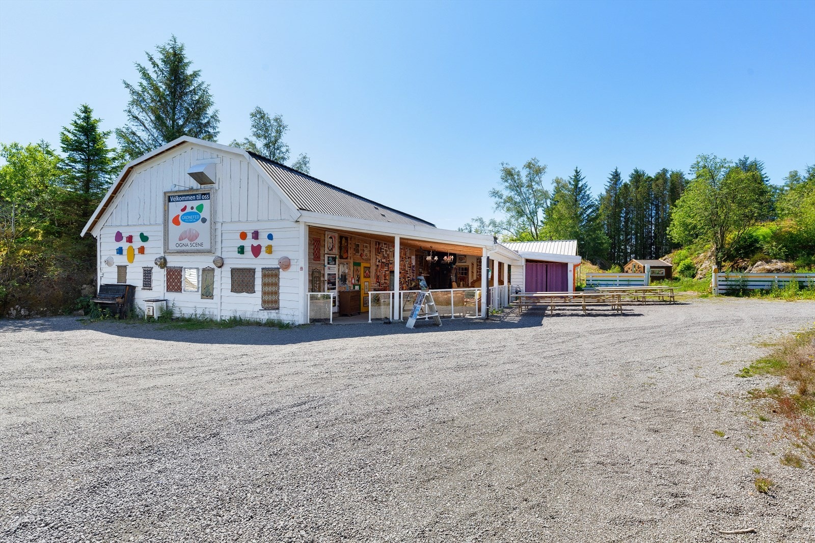 Ogna Scene, som i følge dem selv er stedet for musikk, dikt, drøm, dans og fanteri. Galleribilde