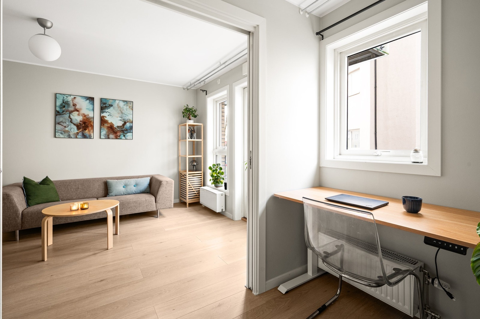 Skyvedør inn til soverommet gjør det enkelt å innrede etter eget behov. Galleribilde