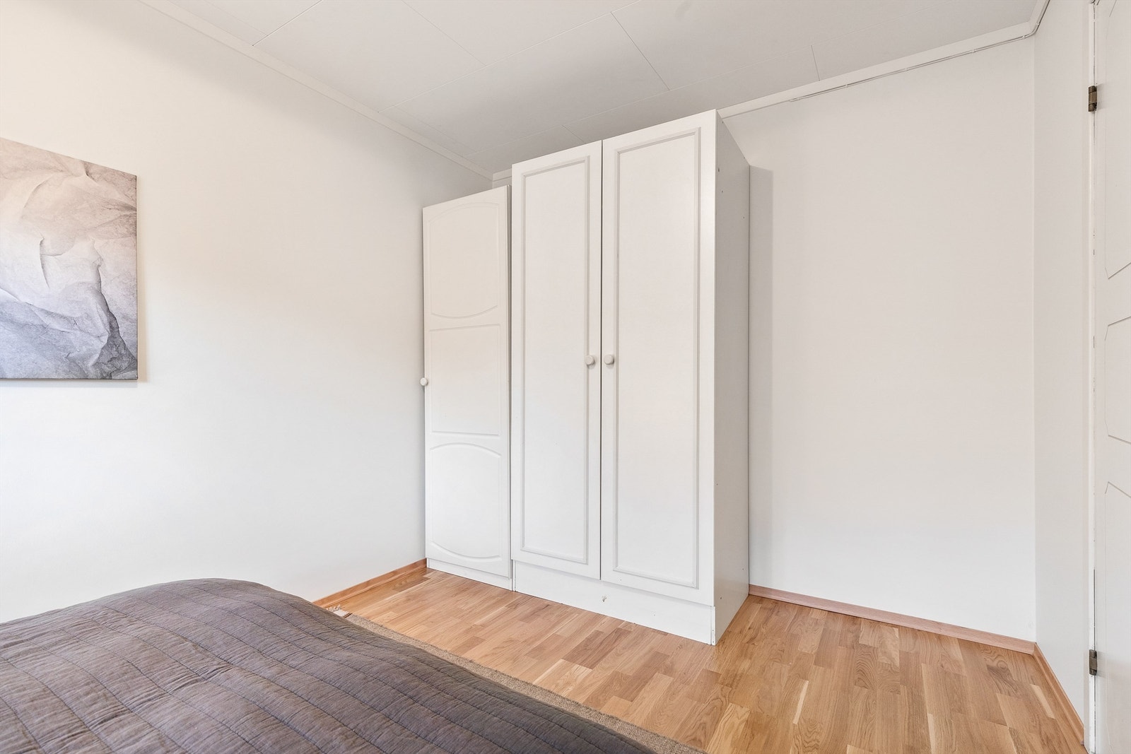 Plass til større garderobeskap. Galleribilde