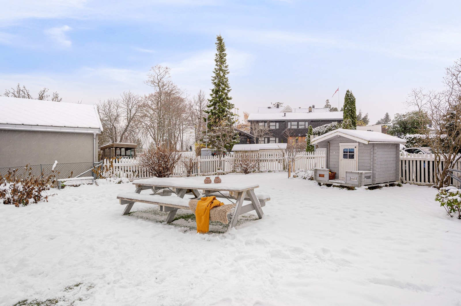 Utenfor leilighetsbygget har man flotte fellesarealer. Galleribilde