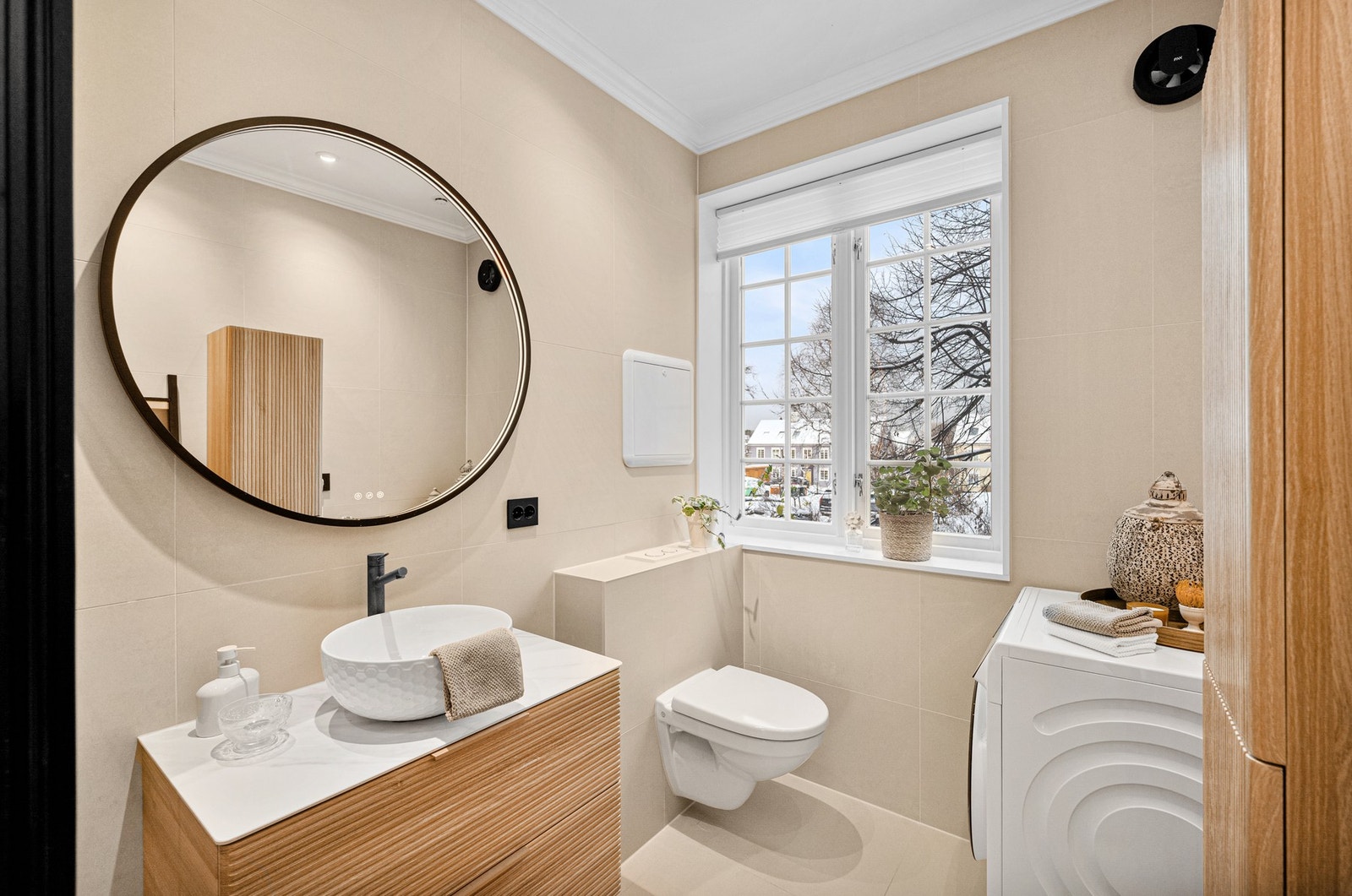 Badet ble oppusset av innleide håndverkere og holder en særdeles god standard som gjenspeiles i tilstandsrapporten fra takstmann. Galleribilde