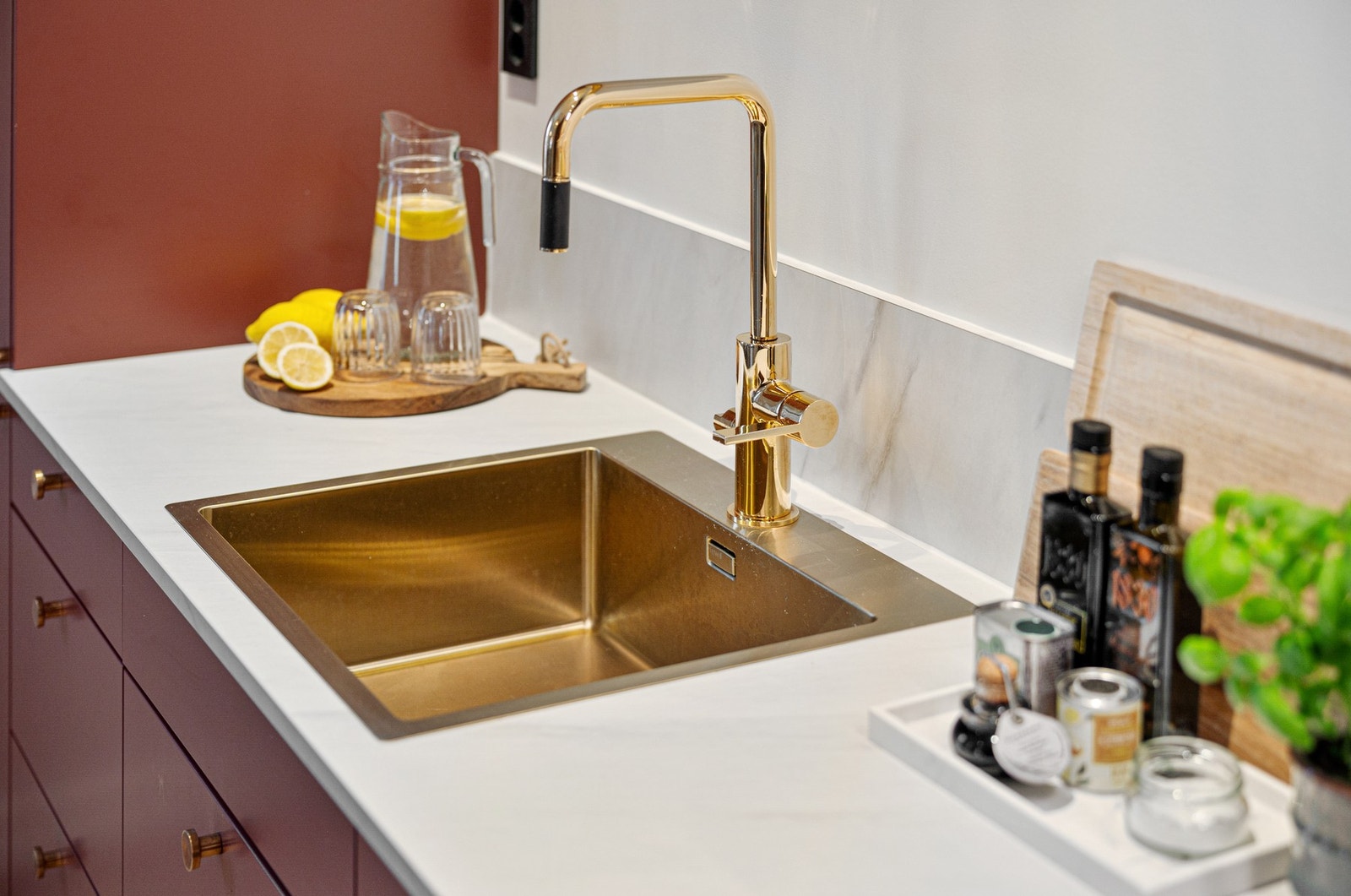 Kjøkkenet ble oppusset i regi av eier i 2025. Stekeovnen er fra 2016. Galleribilde