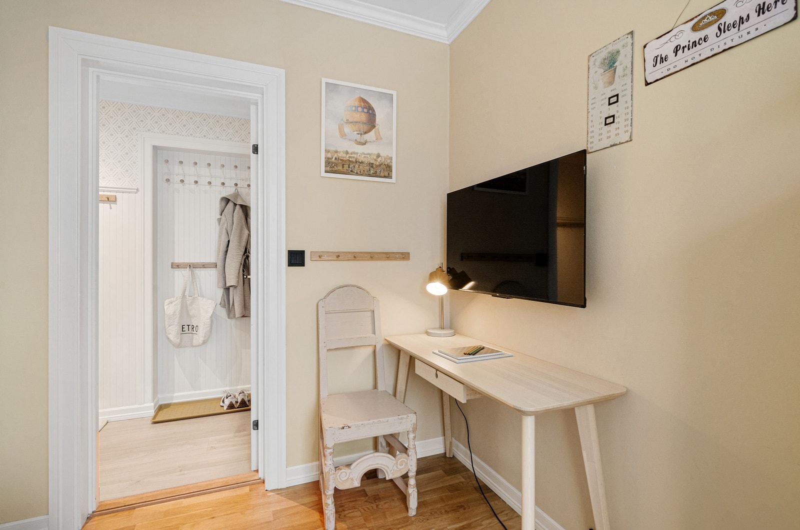 Her har man også god plass til ønsket soveromsmøblement. Galleribilde