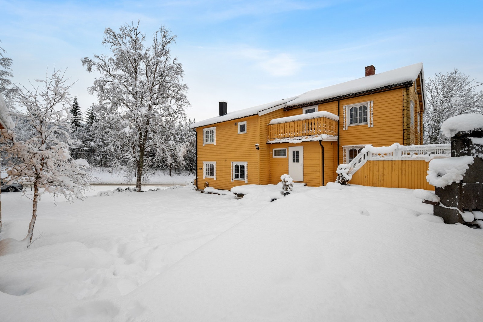 Tomten er på over 1,5 mål så her er det god plass å boltre seg på. Galleribilde