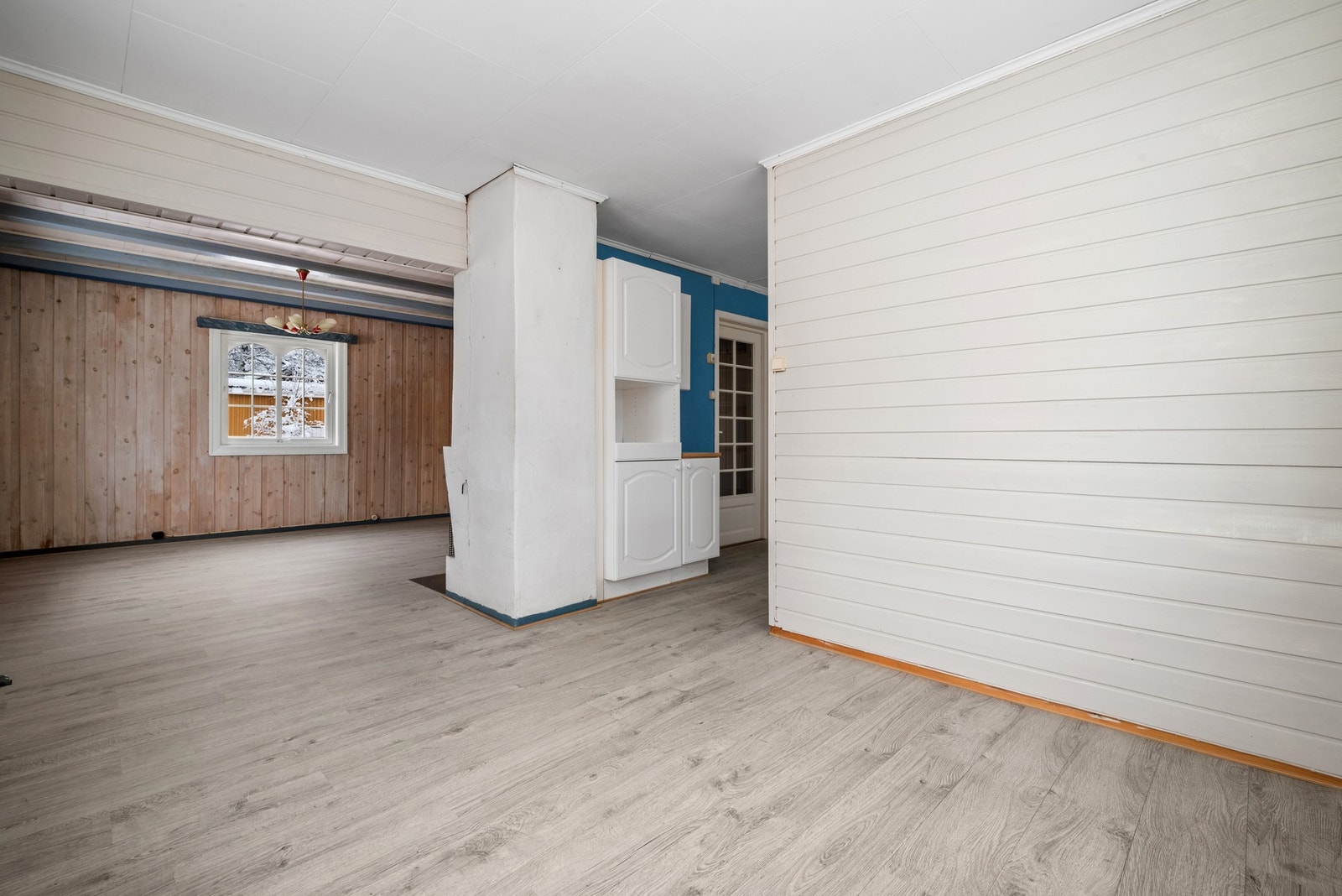 Huset er utstyrt med varmepumpe og vedfyring. Galleribilde