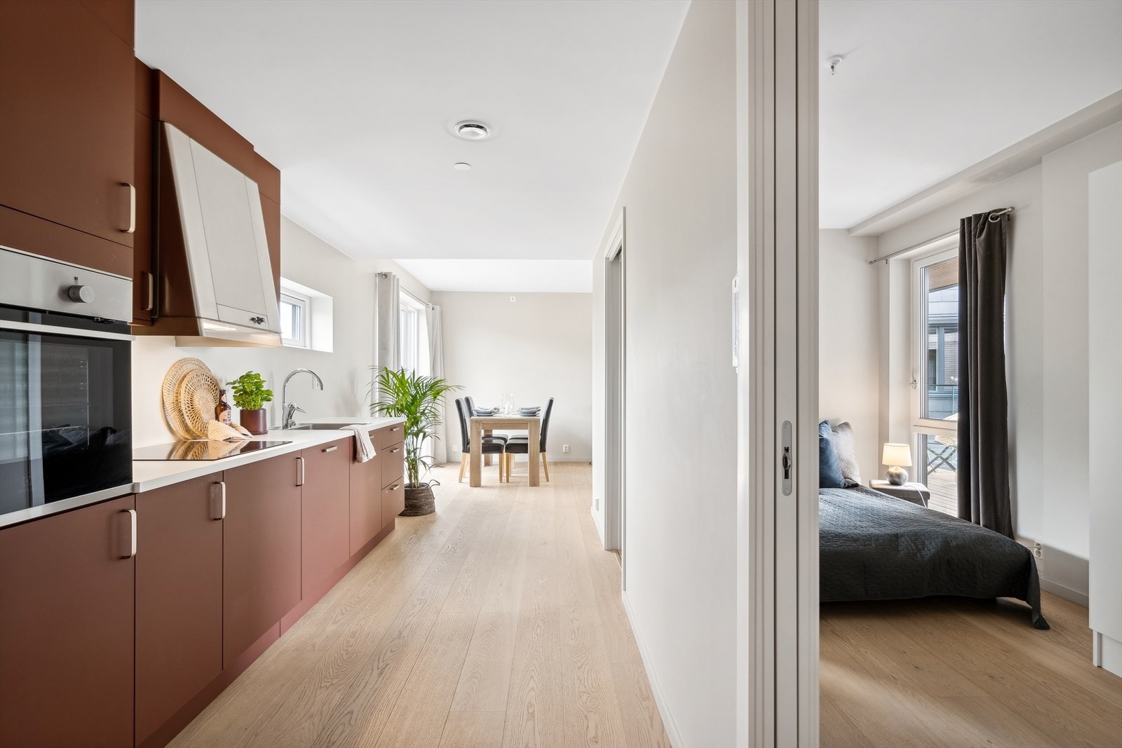 Like ved kjøkkenet finner du leilighetens soverom. Galleribilde