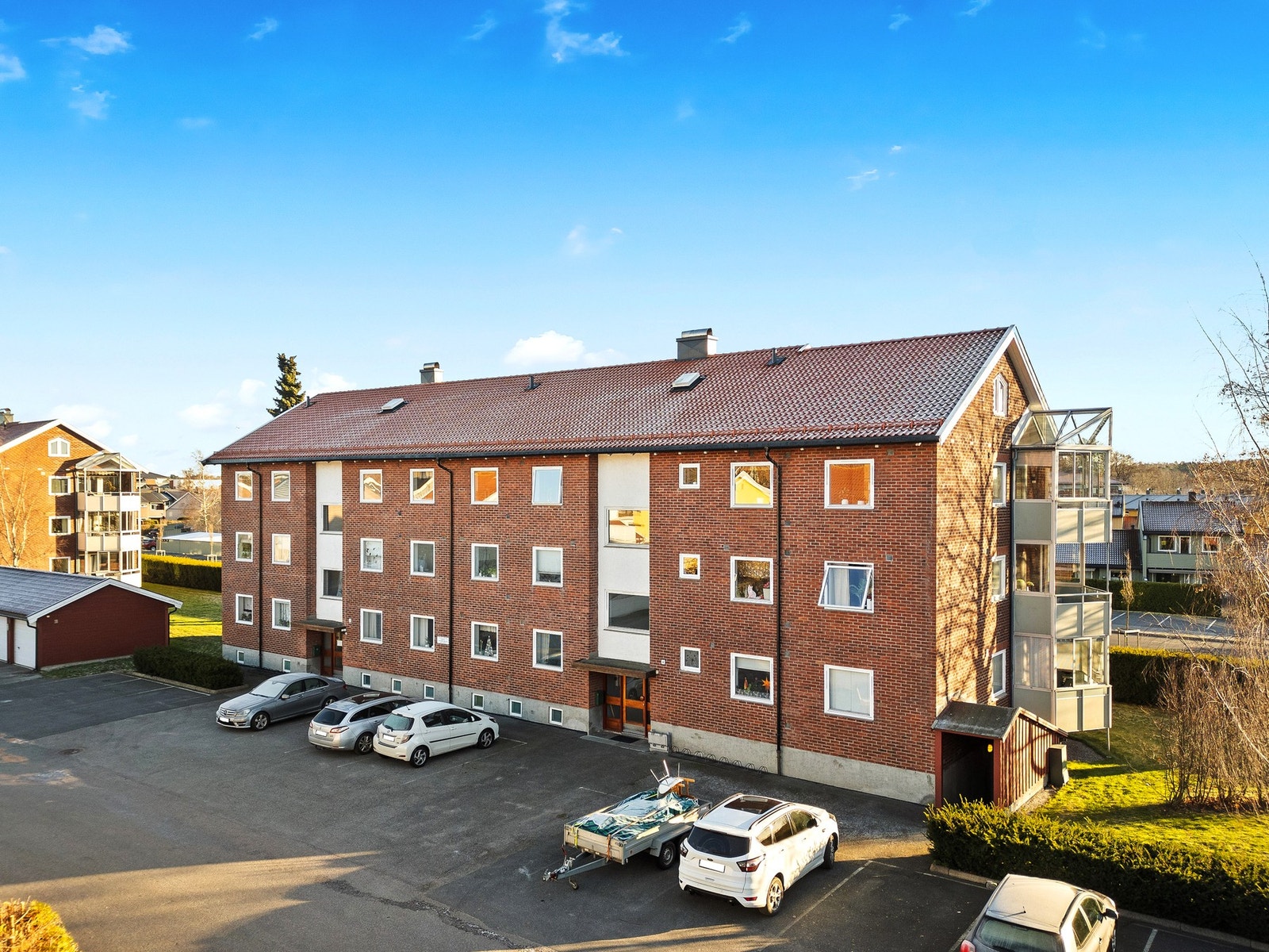 Borettslaget har felles parkering rett utenfor inngangen Galleribilde