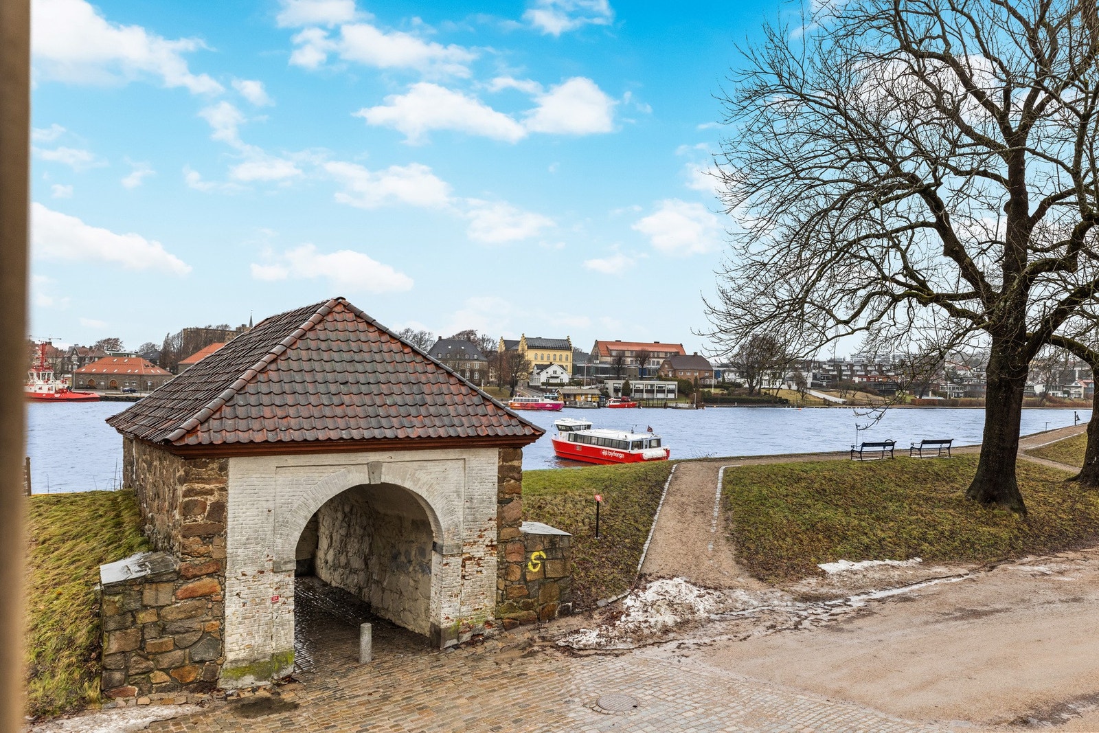 Gangavstand til gratis byferge til sentrum Galleribilde