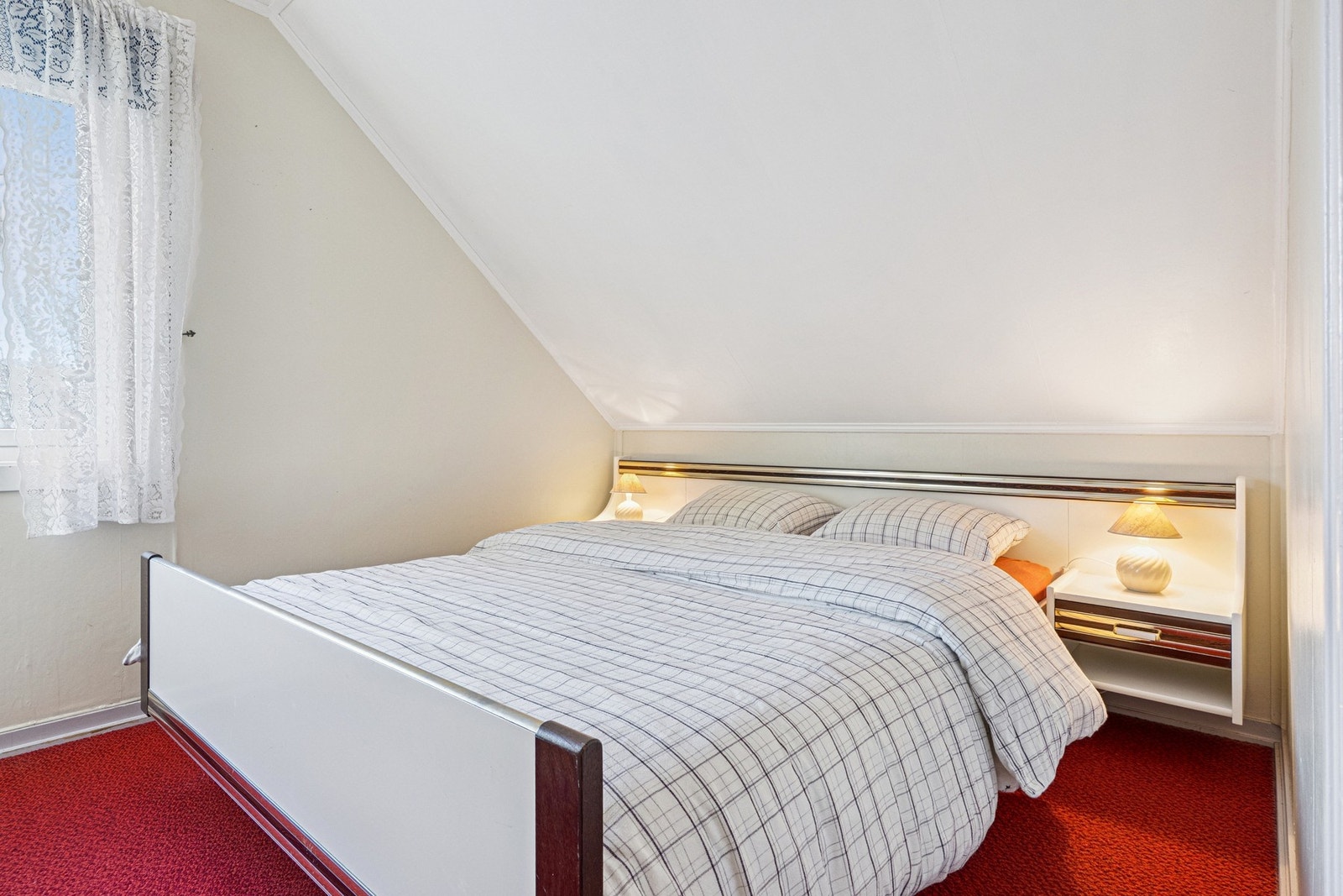 De fire andre soverommene finner man i boligens andre etasje og nyter av lyse veggfarger og godt med lysinnslipp gjennom vinduene. Galleribilde