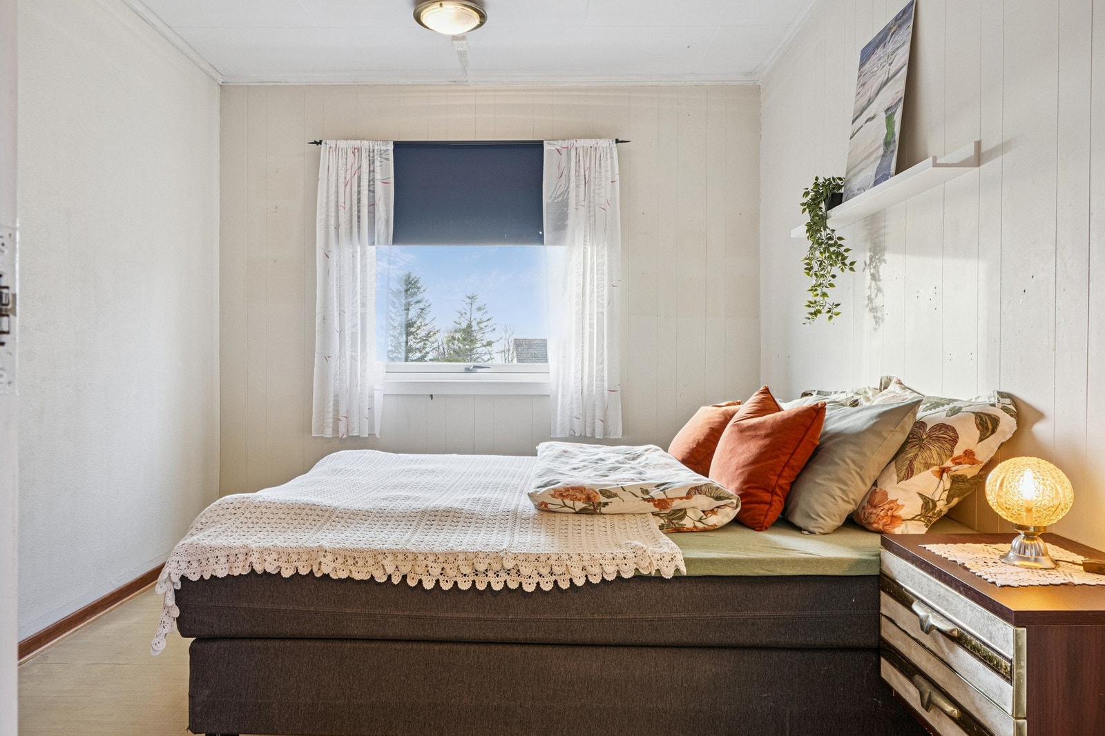 I hovedetasjen finner man en av boligens fem soverom på hhv. 10,5m². Galleribilde