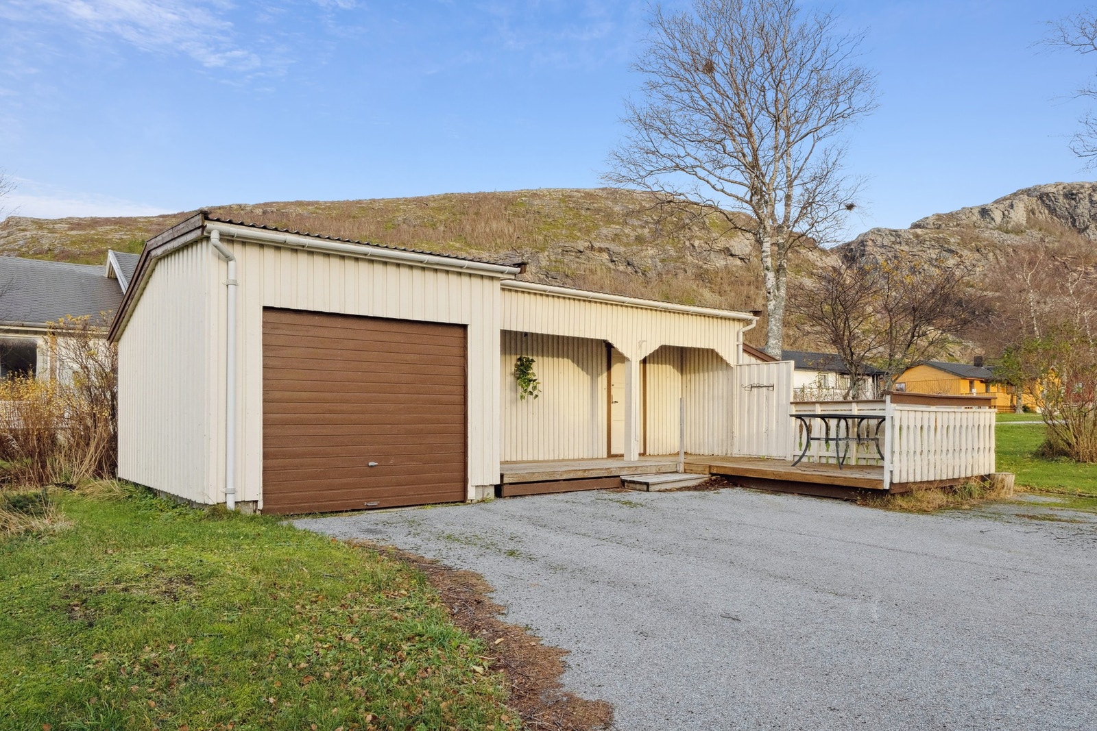 Parkering i garasje samt oppstillingsplass. Galleribilde