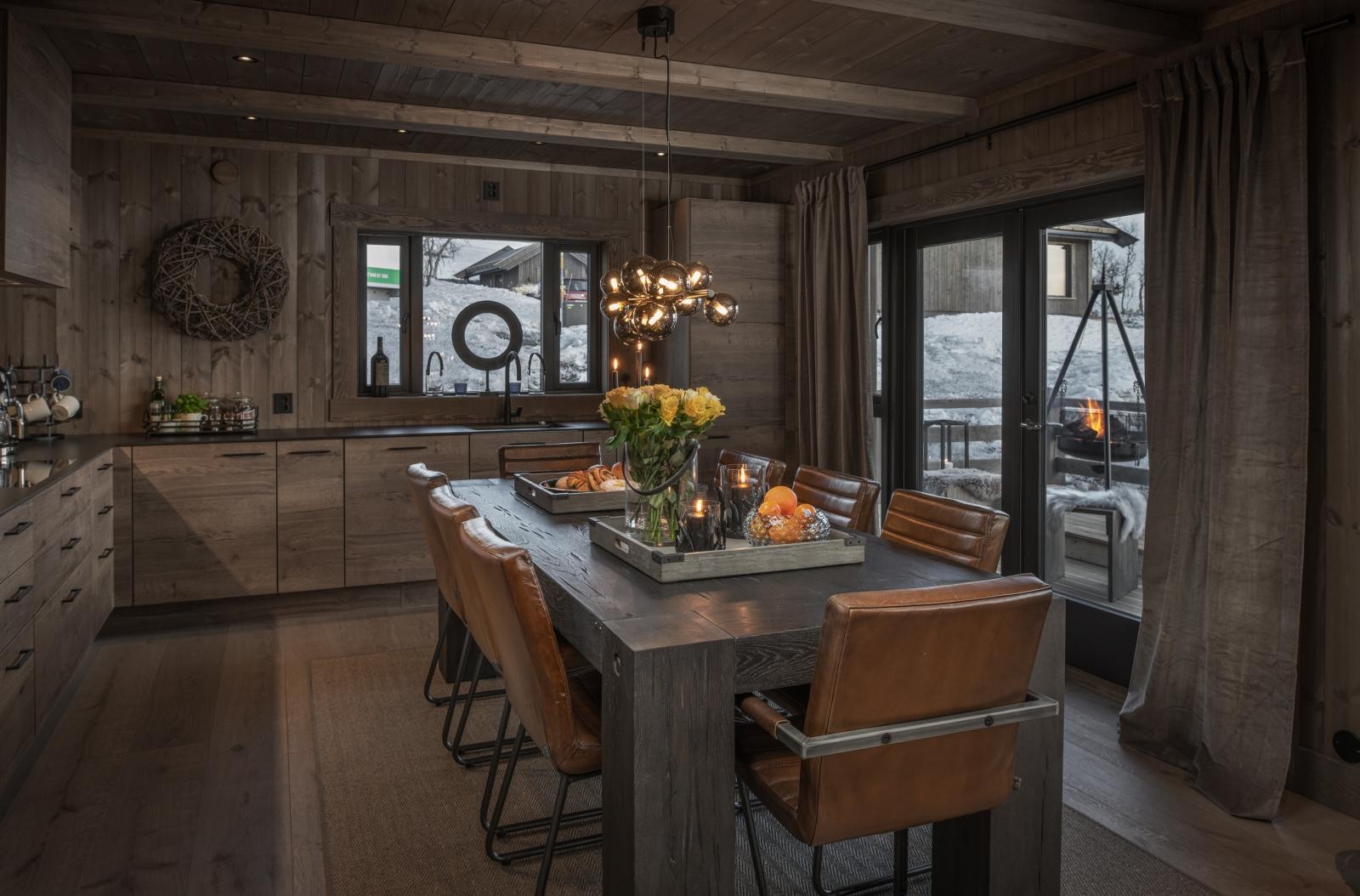 Det er god plass til langbord på kjøkken slik at hele storfamilien kan samles. Galleribilde