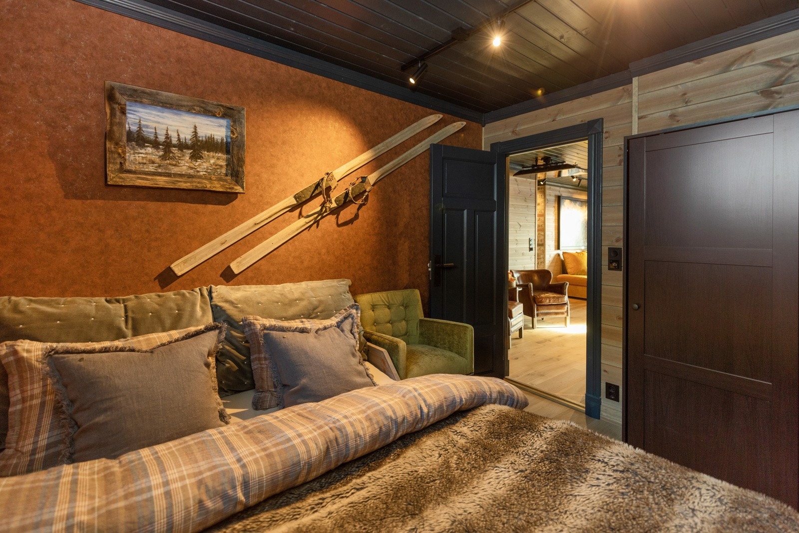 Liggende panel og stilig tapet av merke Casadeco med farge Beton Galleribilde