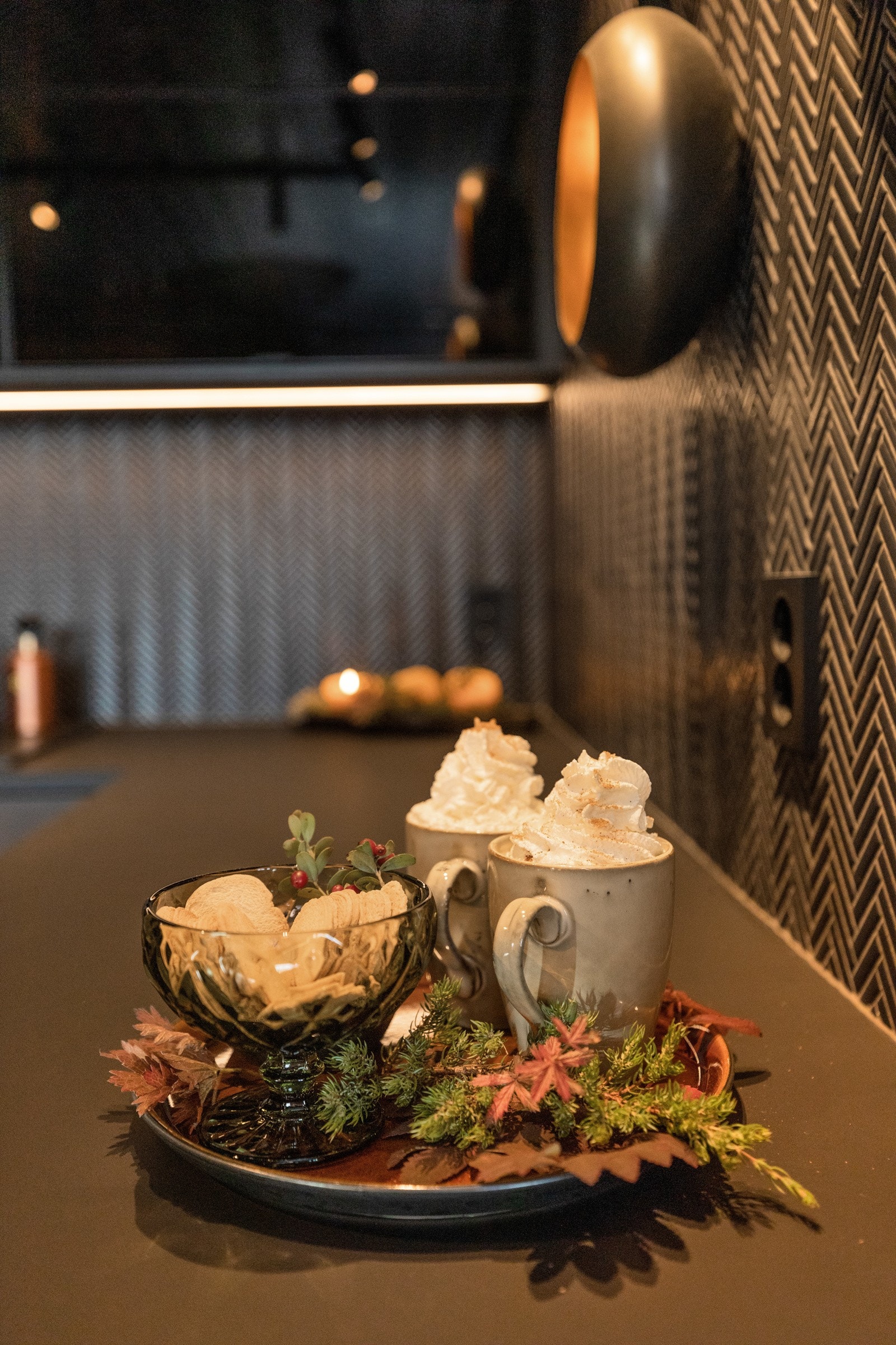 Veggfliser med fiskebeinsmønster i stilig fargetone Galleribilde