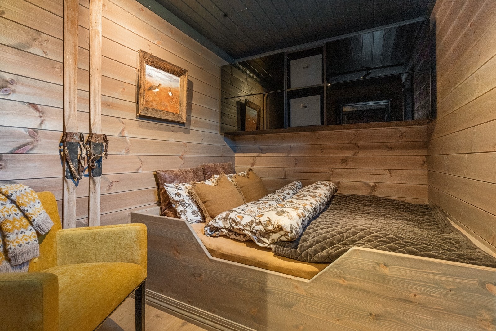 Soverom 3 har plassbygd seng med 150x200 cm madrass Galleribilde