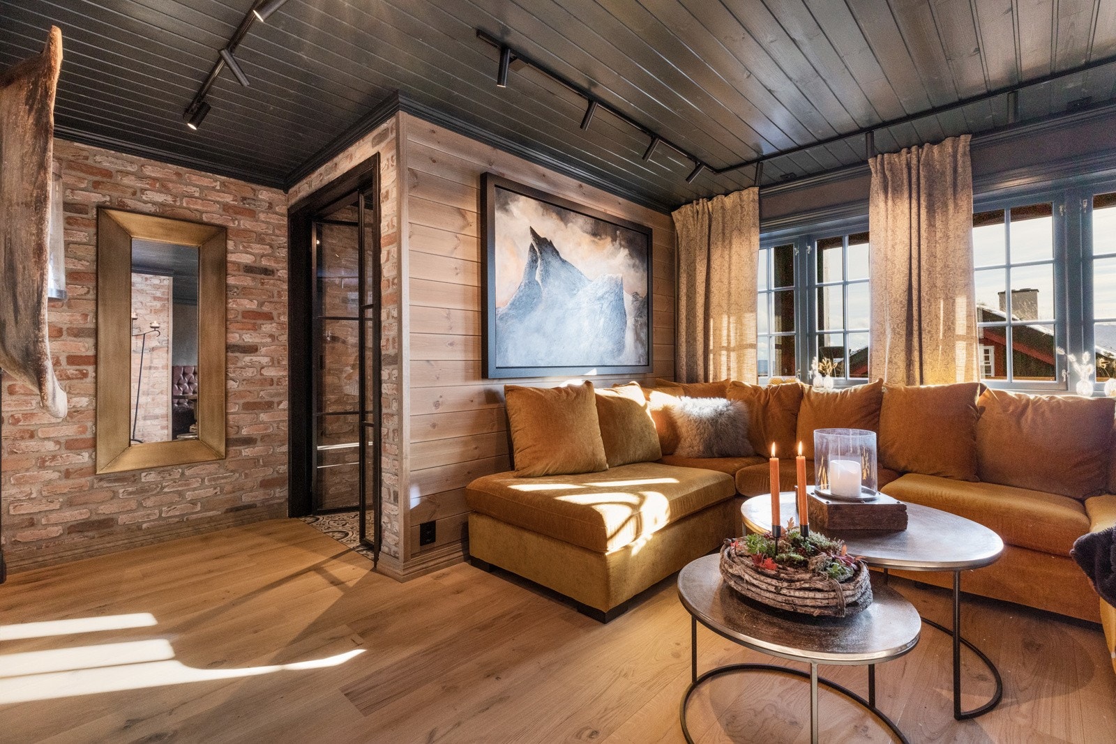 Himling, listverk og innerdører er levert ferdig malt fra VYRK Galleribilde