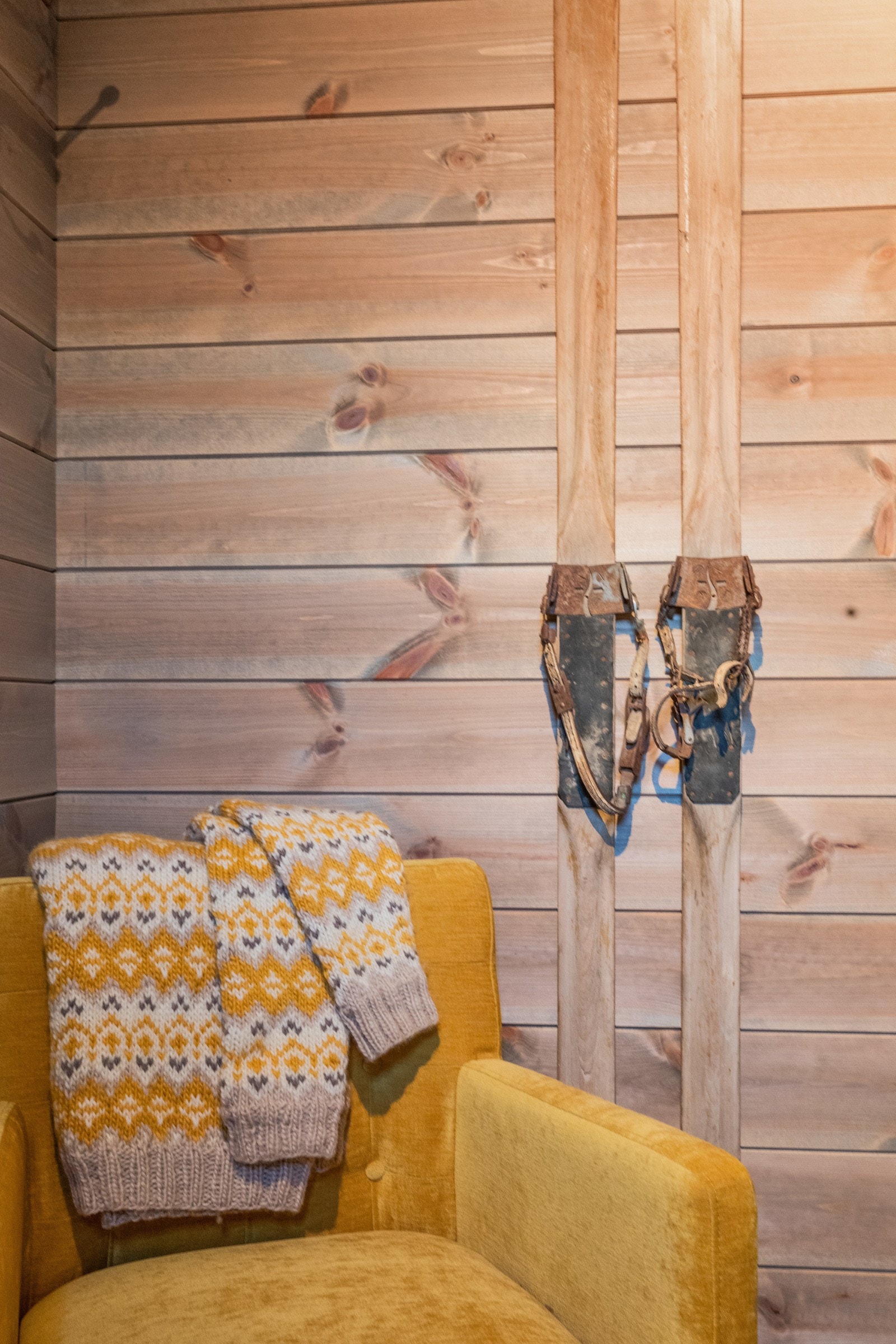 Det er plass til garderobeskap ved sengen om ønskelig Galleribilde