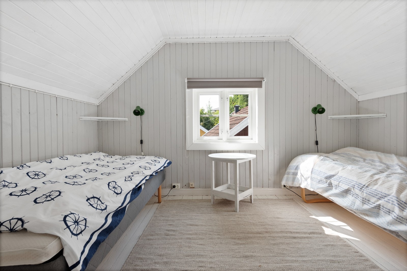 Det er 2 soverom i 2.etasje i hovedhytten Galleribilde