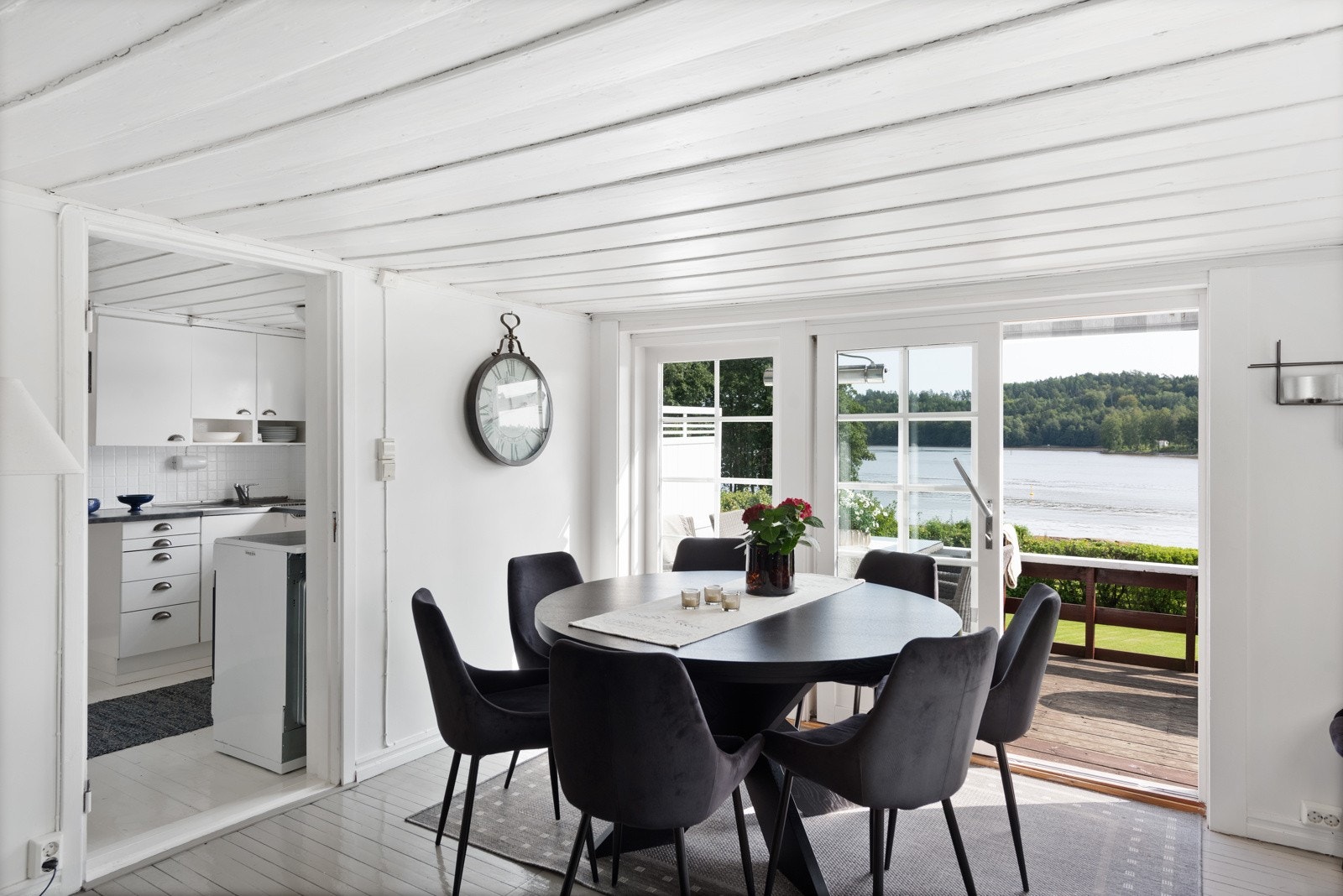 Fra stuen er det utgang til terrasse Galleribilde