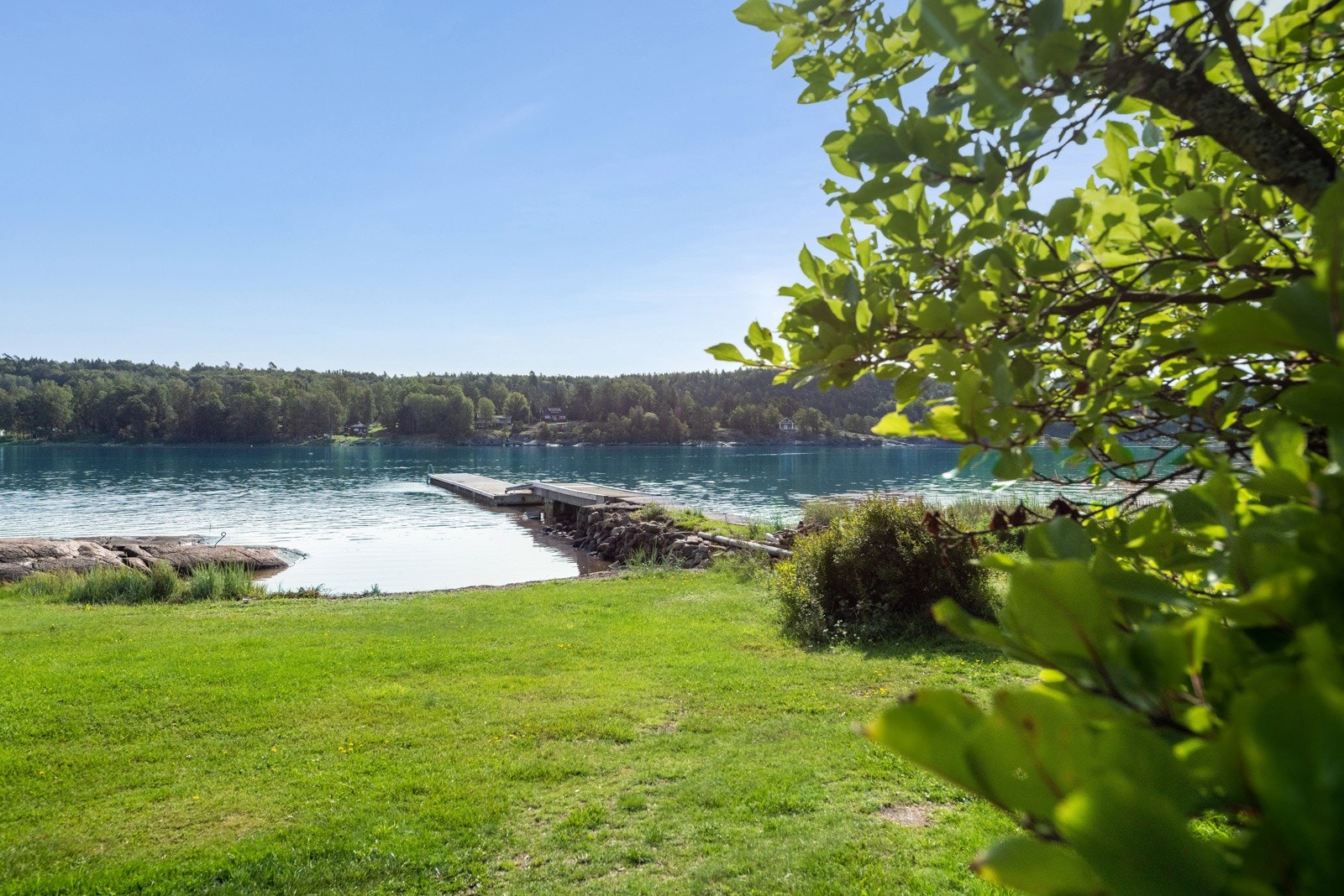 Eiendommen gir følelsen av å ha egen strandlinje Galleribilde