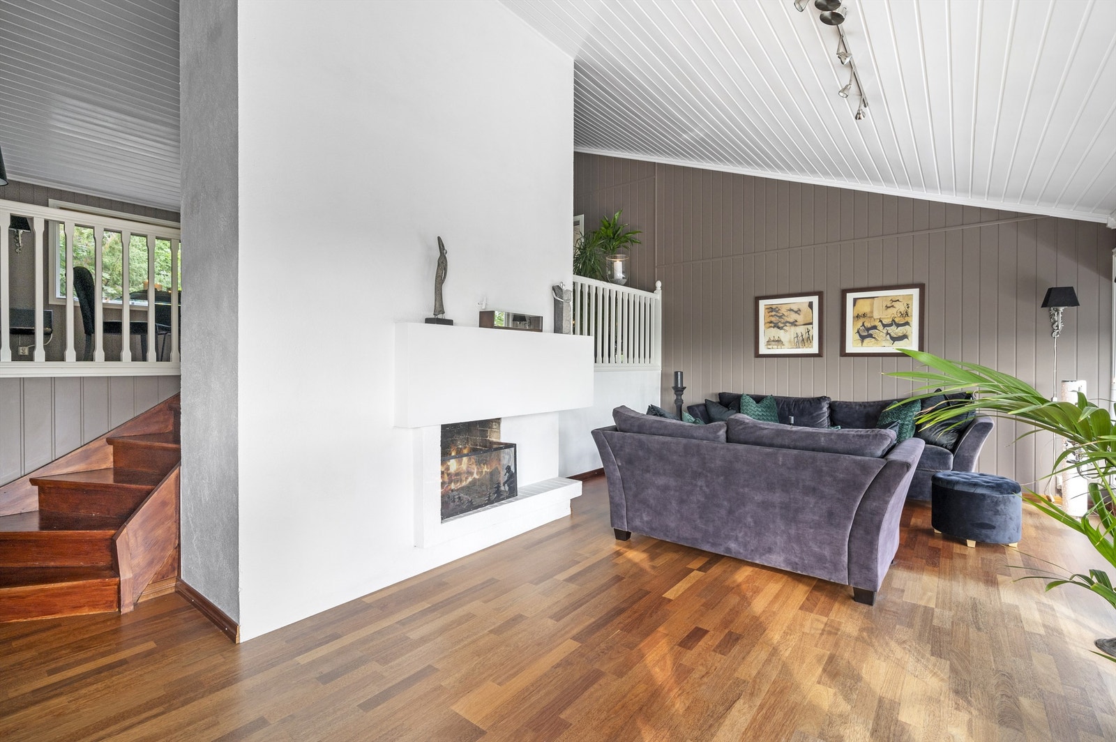 I stuen finner du også en peisovn - perfekt for kalde vinterkvelder! Galleribilde