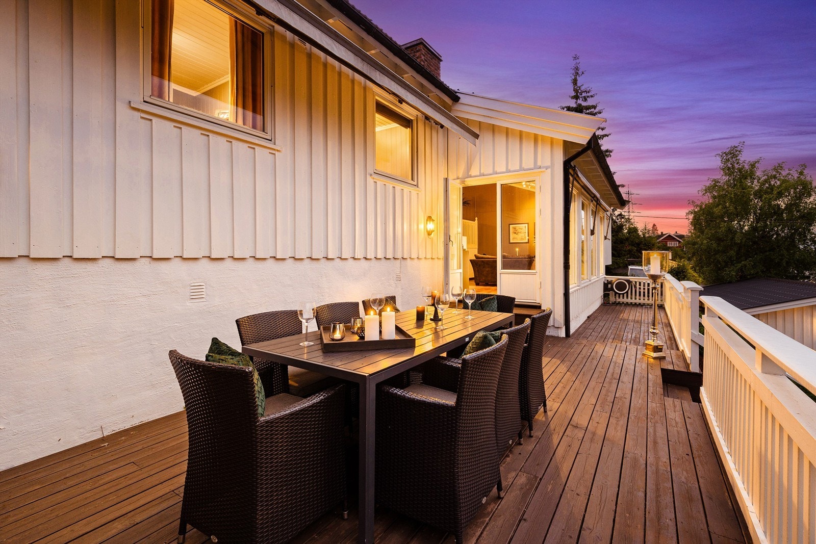 Terrassens gode størrelse gjør at du enkelt kan innrede med flere soner. Galleribilde