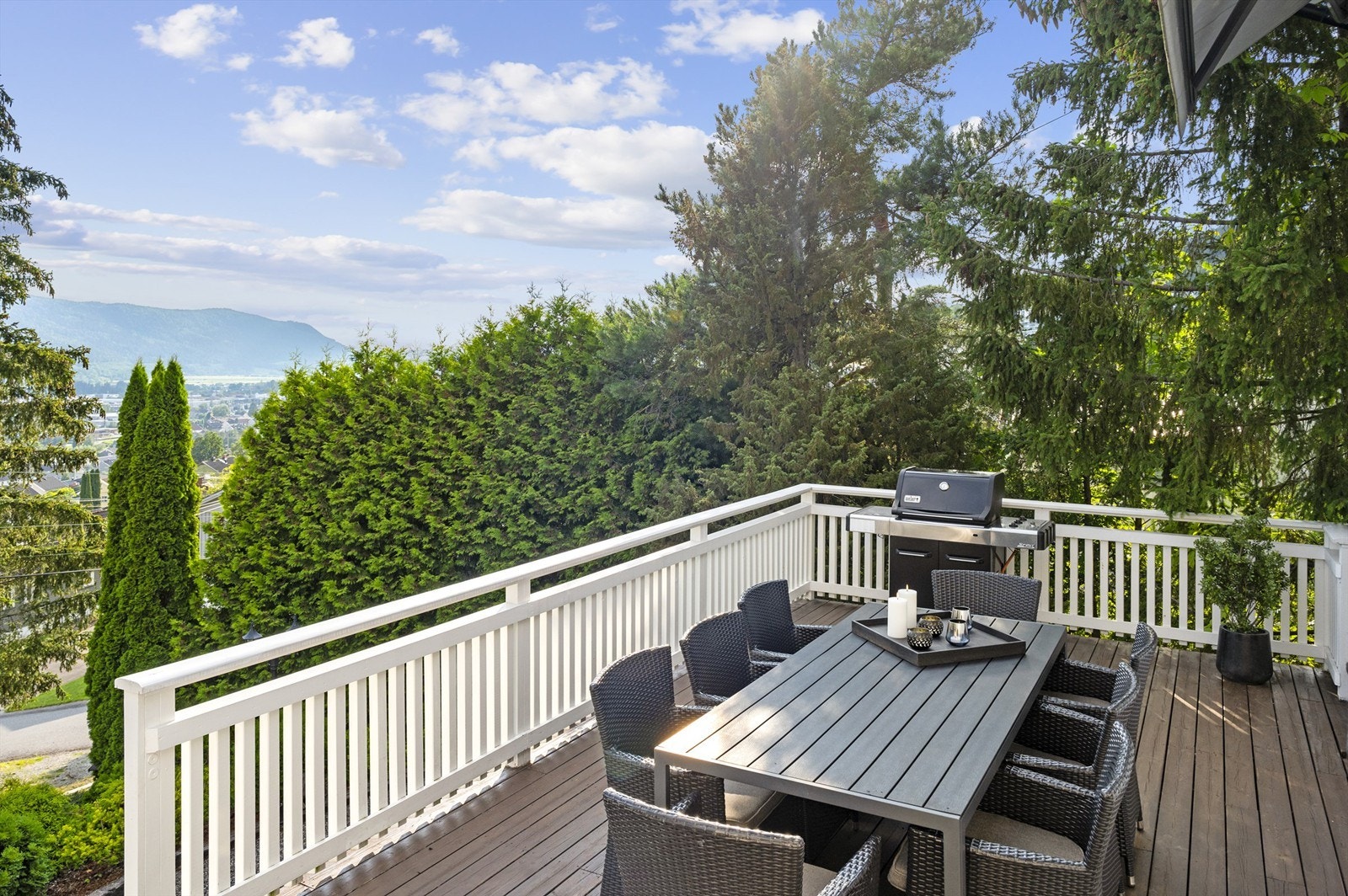 Her kan sommerens varme dager nytes med en fantastisk utsikt over byen! Galleribilde