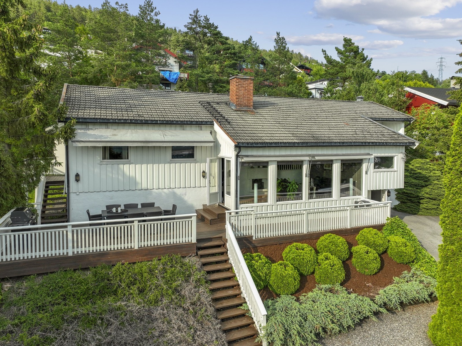 Gode solforhold på eiendommen og fin utsikt. Galleribilde