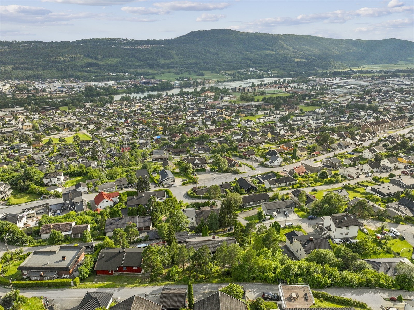 Her bor du i et barnevennlig område med både barnehage og skole ikke langt fra boligen. Galleribilde