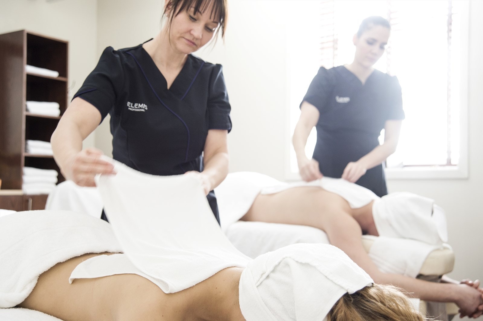 Spa_behandling - foto Dr. Holms Galleribilde