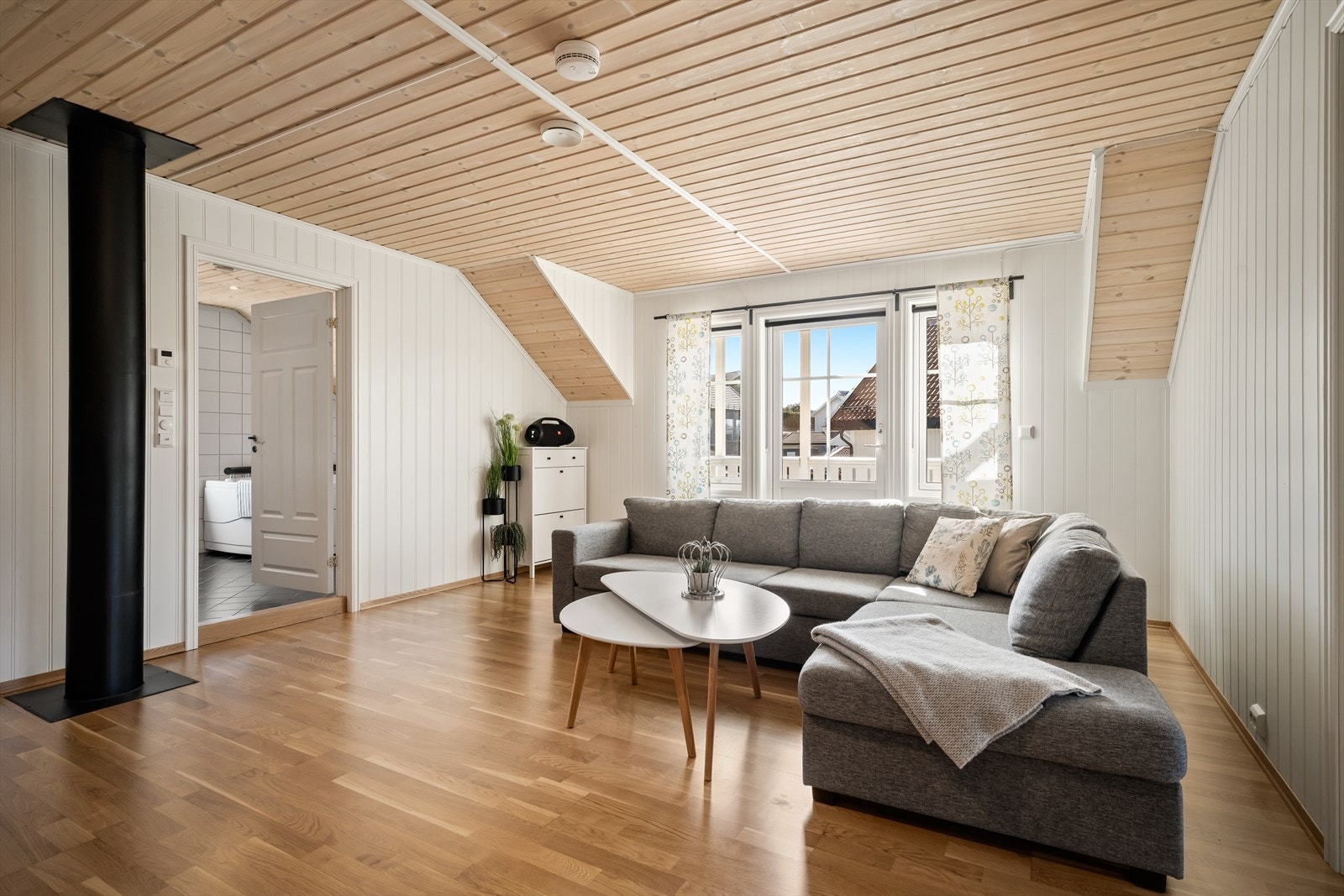 Ekstra stue i 2. etasje- Perfekt for barna eller ungdommen i huset, eller om man bare vil trekke seg tilbake. Galleribilde