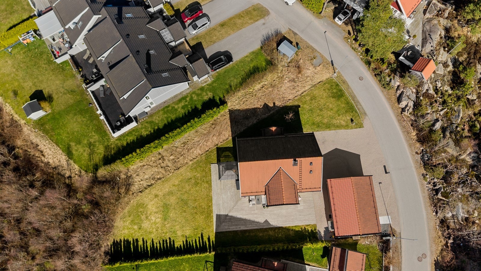 Tomten sett ovenifra. Galleribilde