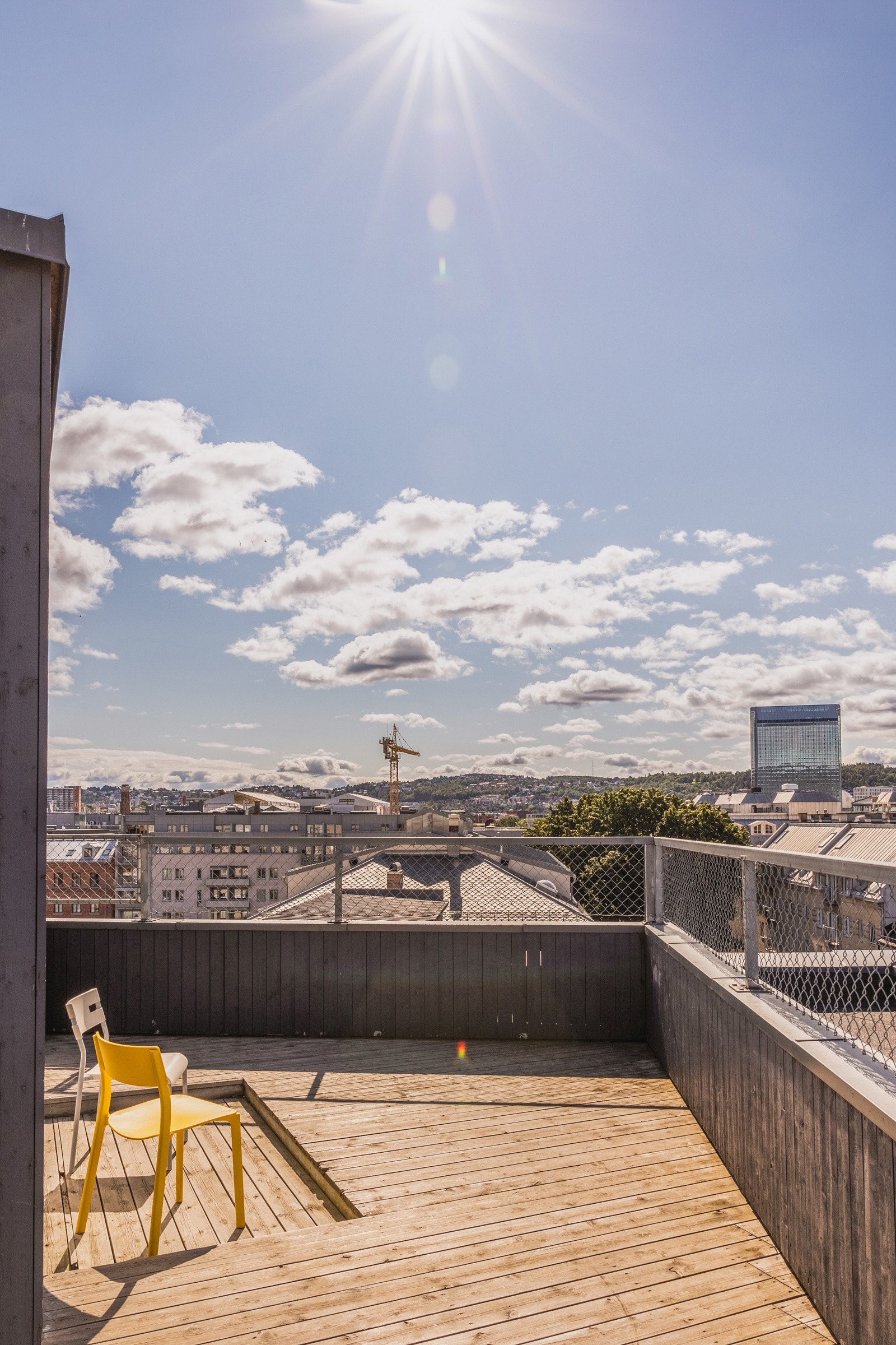 Herlig felles, solrik takterrasse som kan benyttes av beboerne. Galleribilde