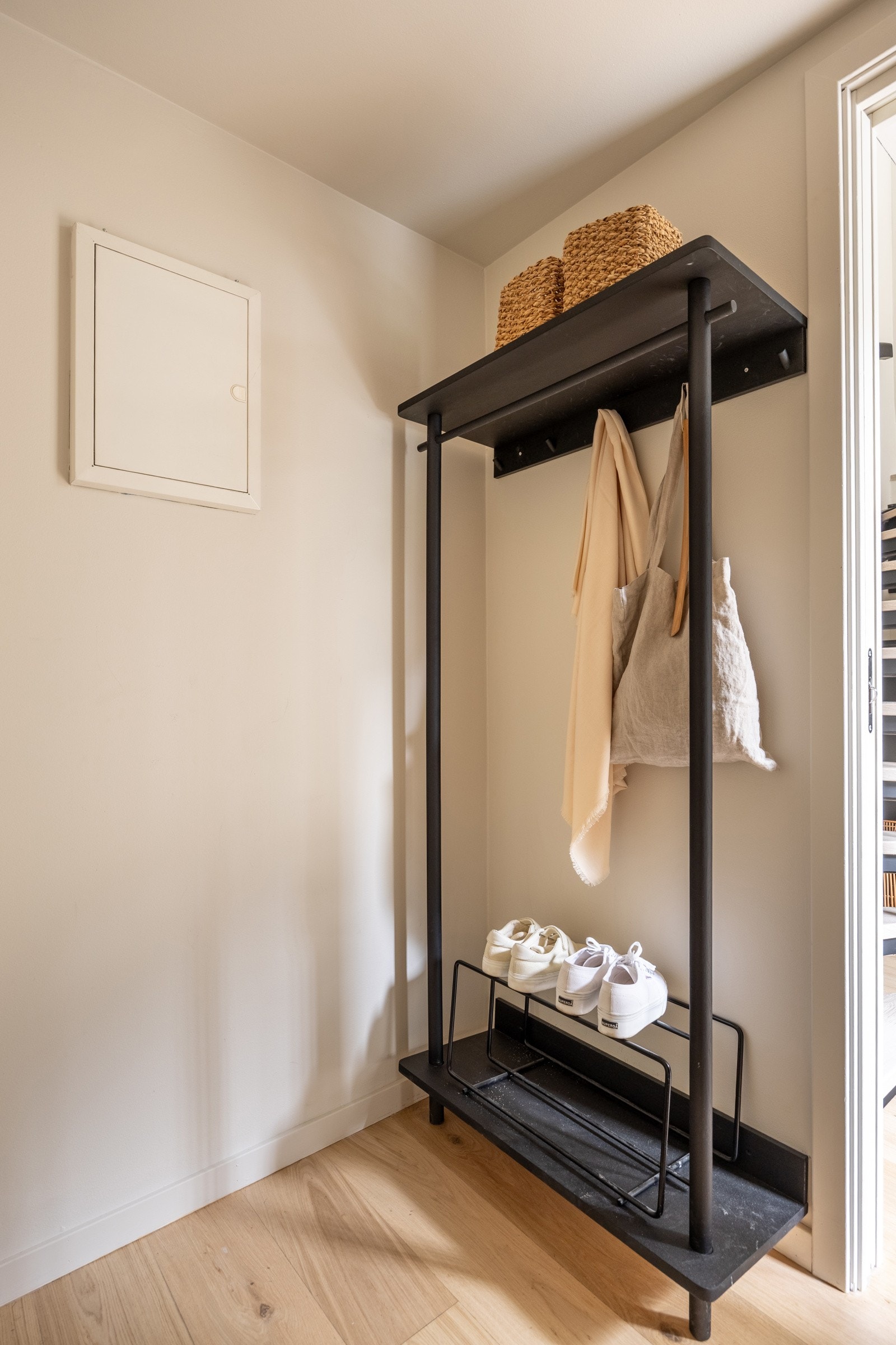 God plass for oppheng av yttertøy i entré. Galleribilde