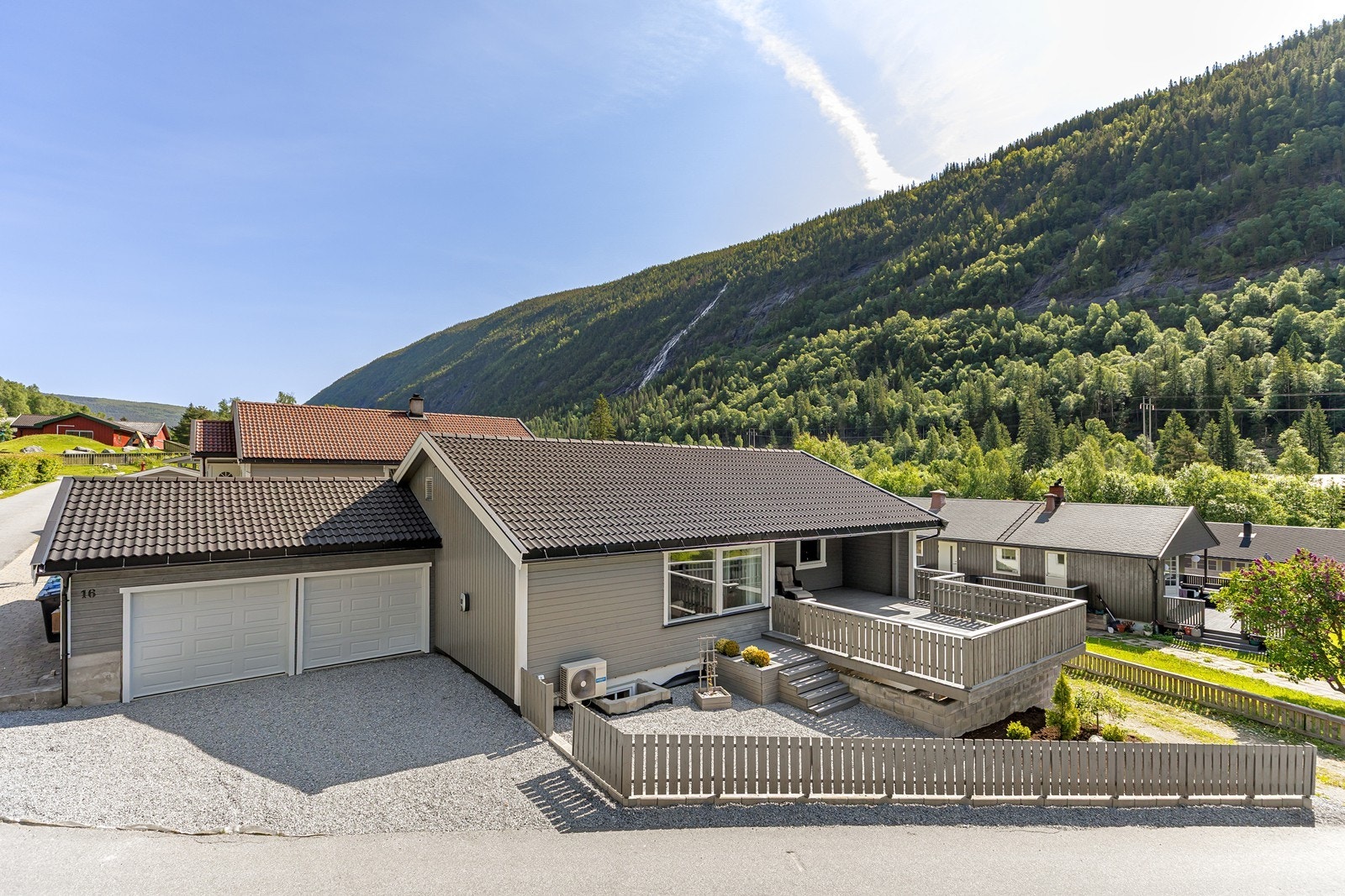 Boligen ligger fint til på Dale Bakhus et steinkast fra barnehagen Galleribilde