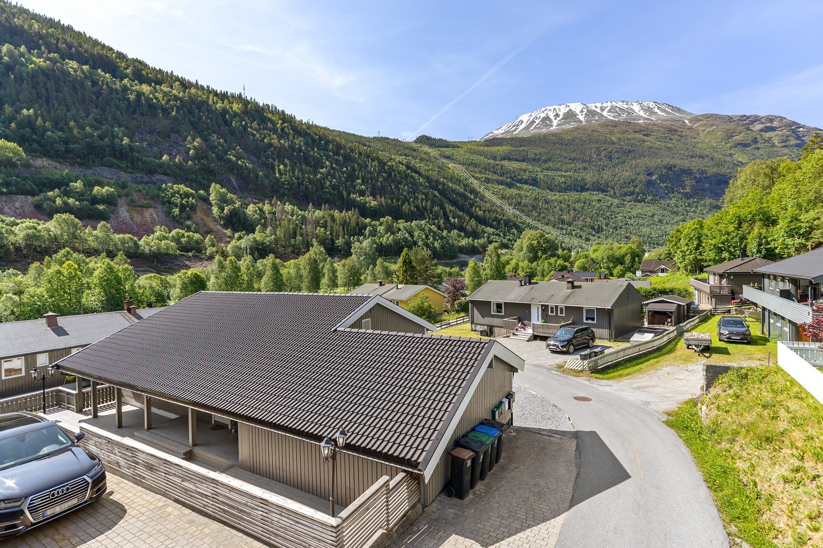 Fra verandaen har man flott utsikt til Gaustatoppen Galleribilde
