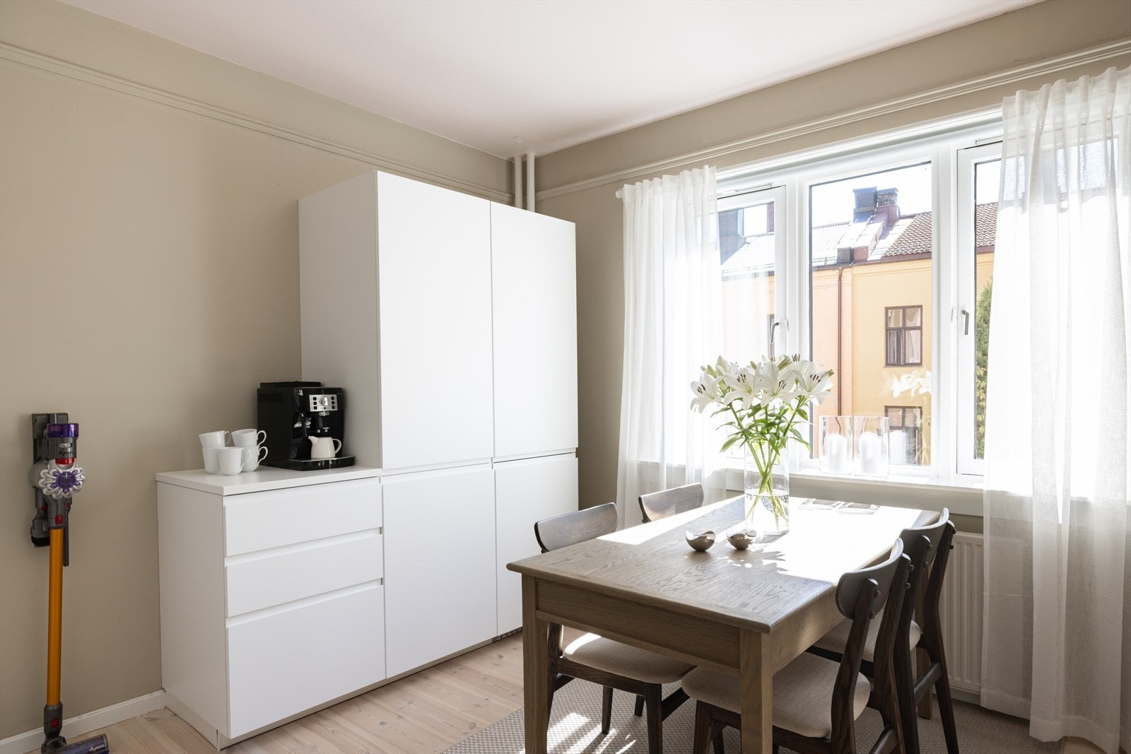 Her er hver kvadratmeter utnyttet med smarte oppbevaringsløsninger. Galleribilde