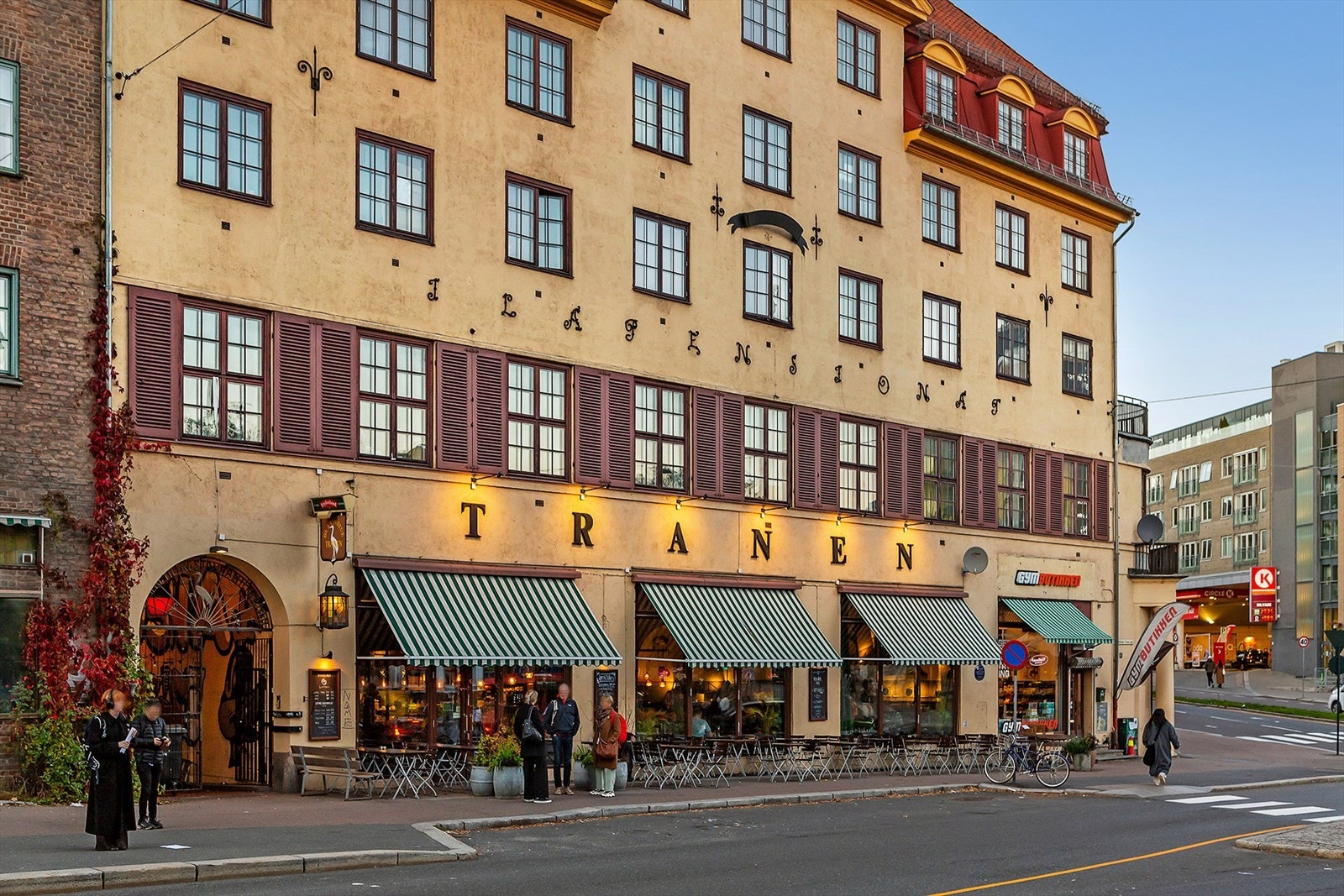 På Alexander Kiellands plass finner du Tranen som har deilig pizza på kveldstid og god bakst på dagtid. Galleribilde