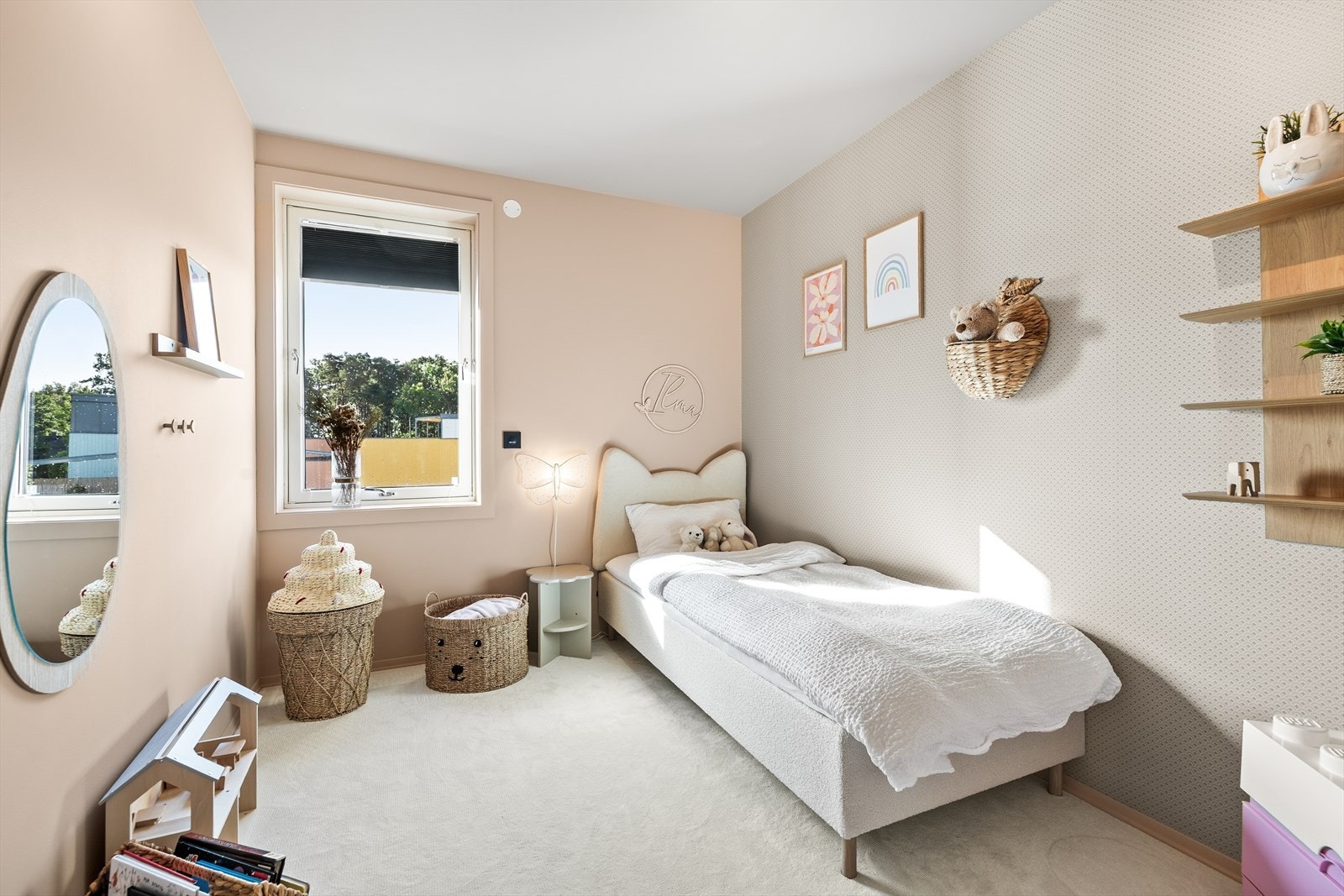 Soverom nr 2 med plass til seng og oppbevaring - Perfekt som barnerom. Galleribilde