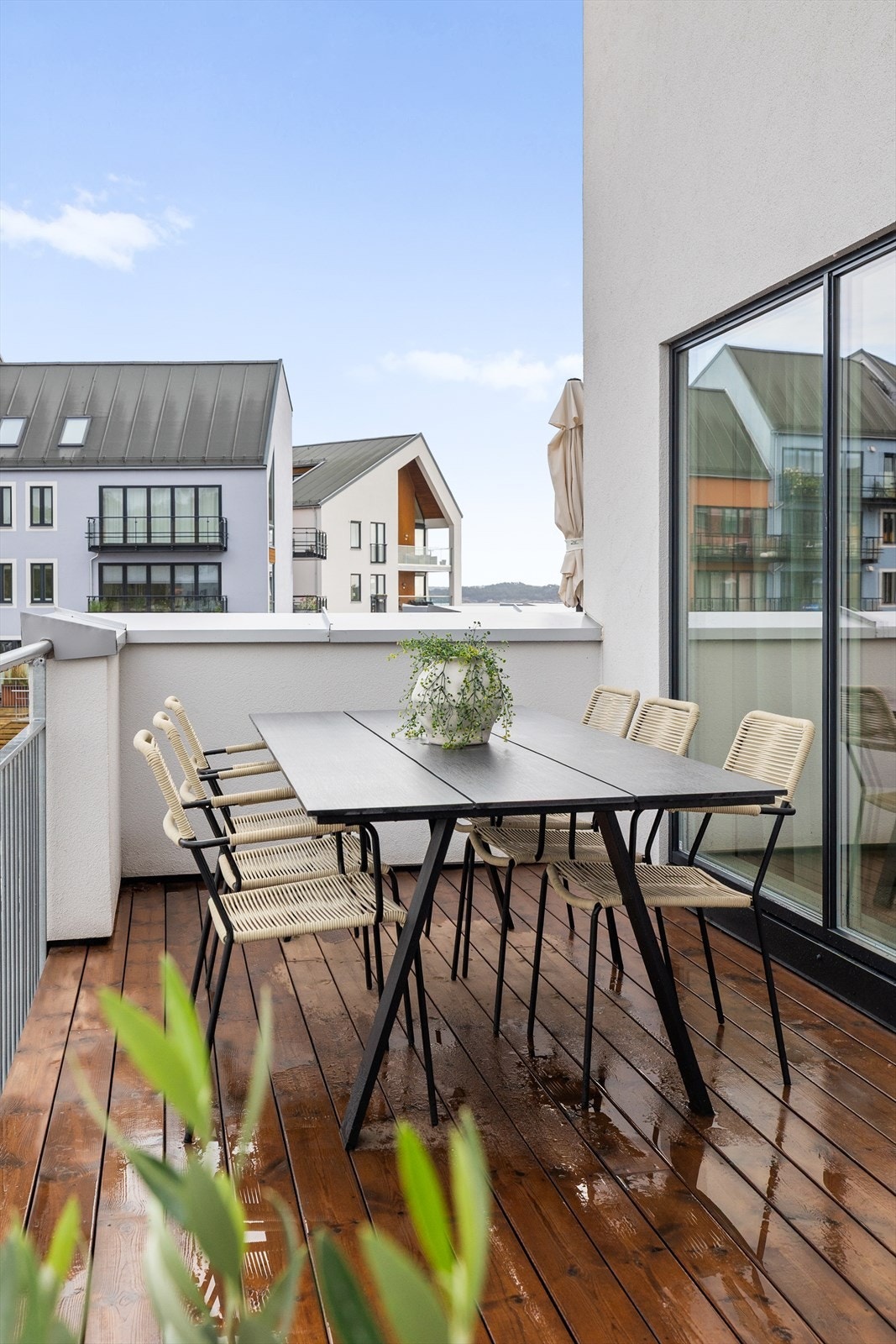 Fra stuen har man utgang til veranda på 14 kvm. Galleribilde