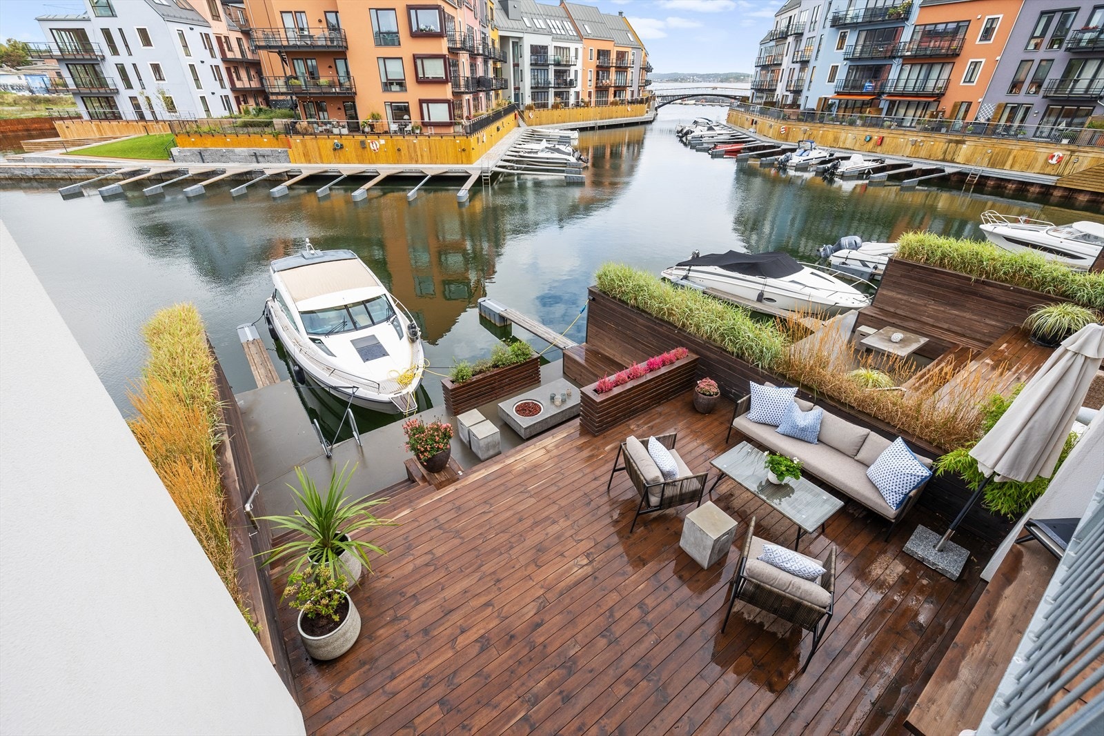 Nyt morgenkaffen på bryggekanten Galleribilde