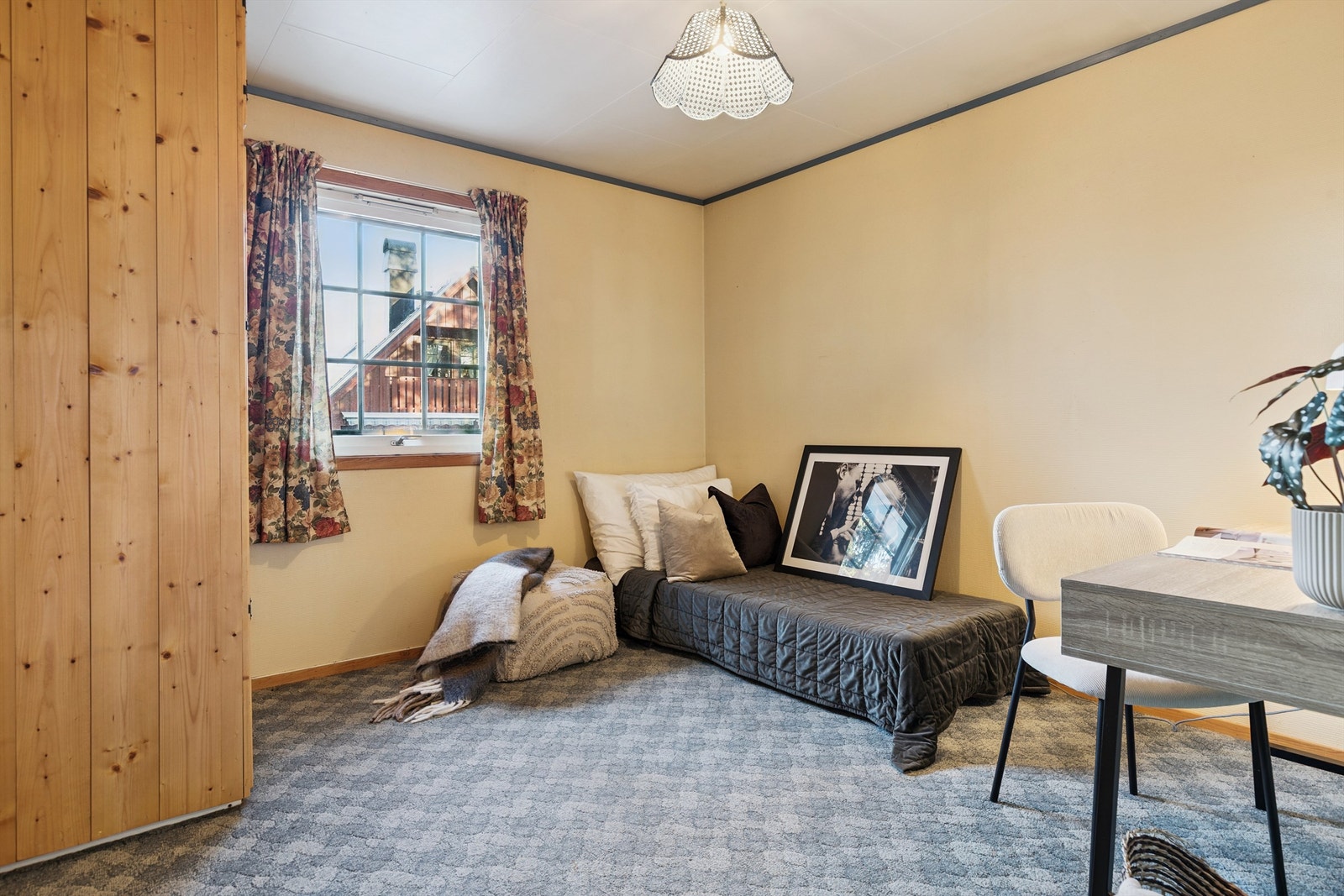 Dette rommet egner seg godt som barnerom, gjesterom eller kontor. Soverom 2. Galleribilde