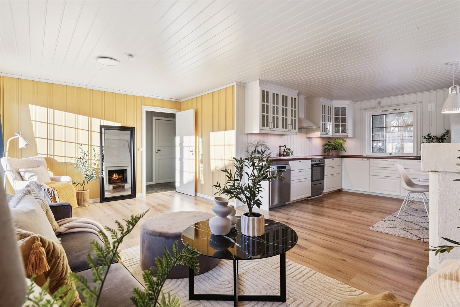 Fra denne delen er det utgang til en egen sydvestvendt terrasse Galleribilde