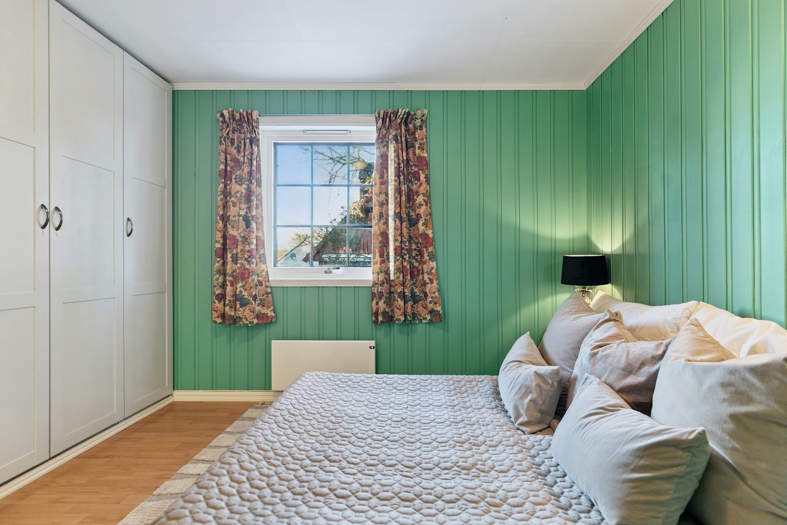 I boligen finnes det som tidligere nevnt 3 soverom. Her er soverommet tilhørende del 2. Galleribilde