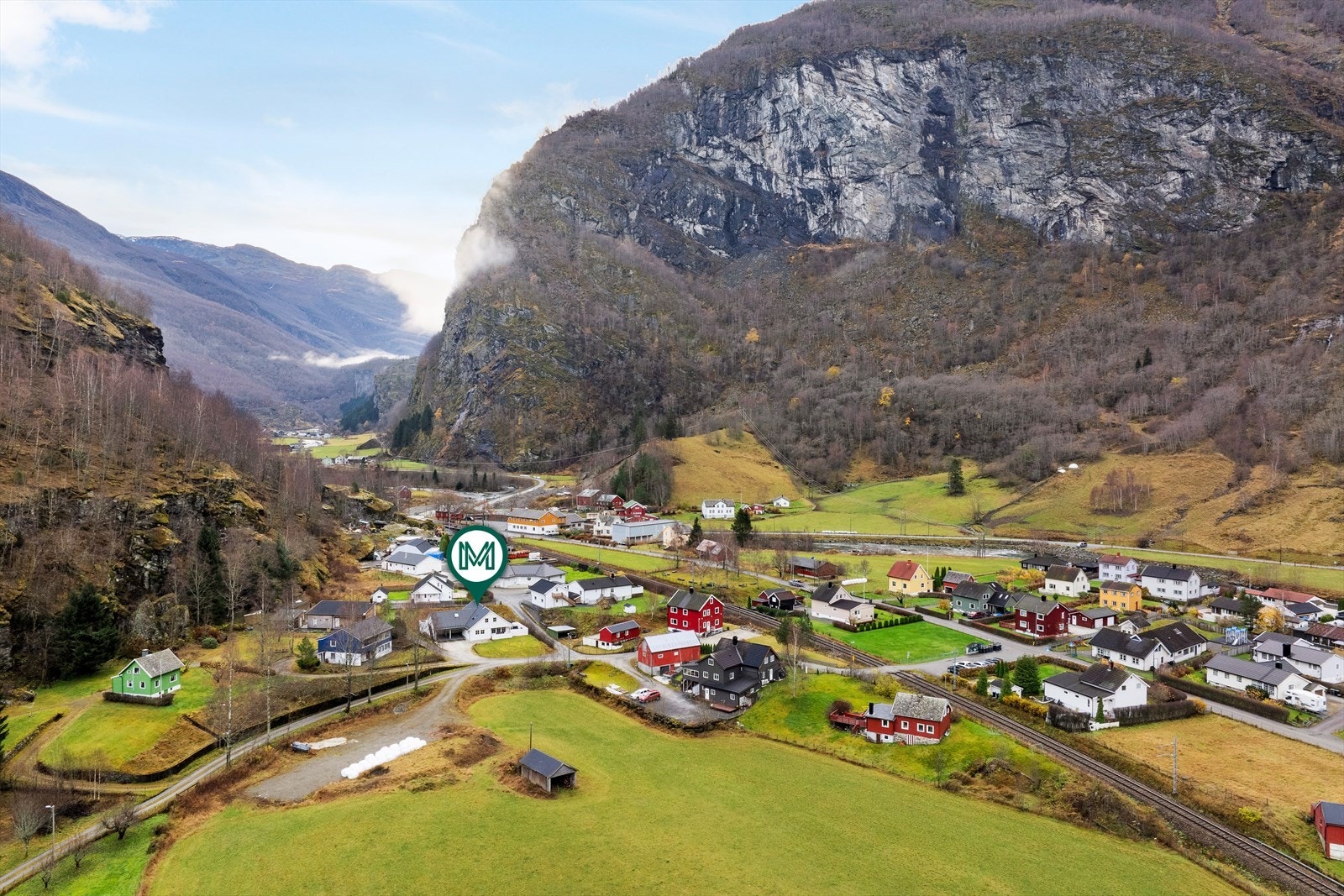 Området nær Flåm byr på rikeleg med aktivitetar som fiske, kajakkpadling på fjorden, tur med Flåmsbana og sykling på Rallarvegen for å nemne noko. Galleribilde