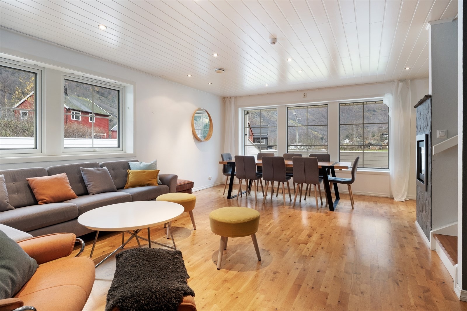 Bustaden blir primært varma opp av gass via kjele med vassboren varme og varmtvatn i 1.etg. Galleribilde