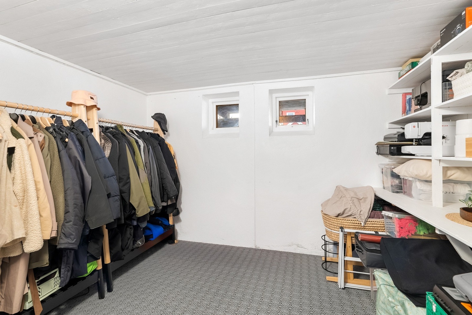 Det er svært god lagringsplass i eiendommen. Galleribilde