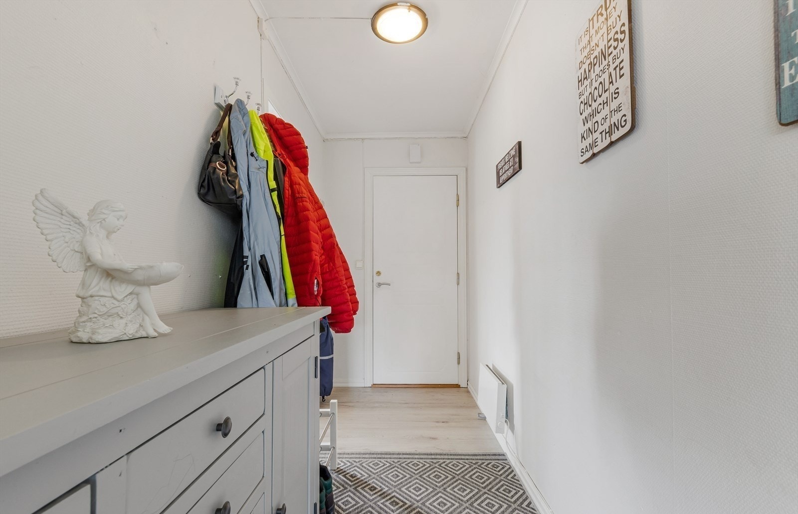 Entré med god plass til sko og yttertøy. Galleribilde