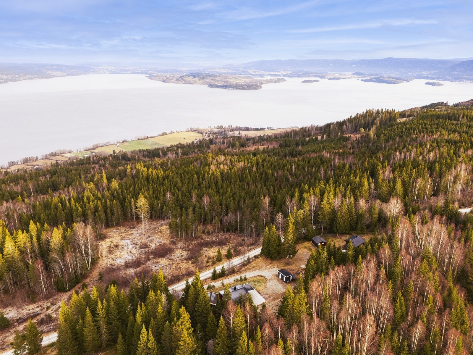En perfekt hytte for deg som ønsker et enkelt og rolig fristed i naturskjønne omgivelser! Galleribilde