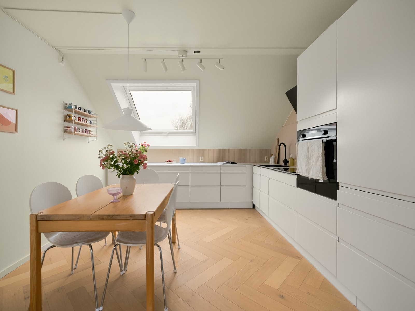 Velkommen til toppen av Bjølsen og denne flotte leiligheten! Foto: Alexander Granlie (boliggram). Galleribilde